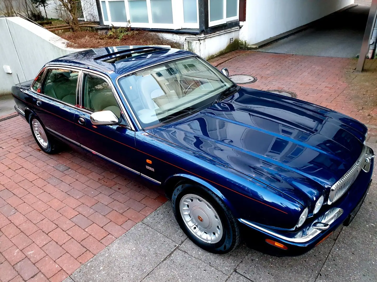 Jaguar Daimler Vanden Plas lang* 1.Hand, *Motor 600 km Albastru - 1