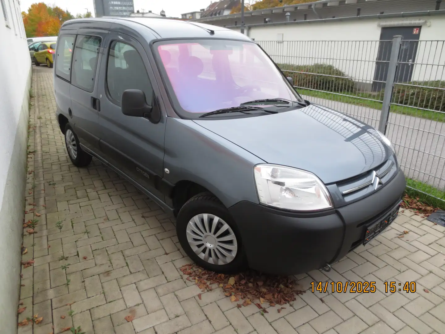 Citroen Berlingo 1.4 First Kombi Grau - 2