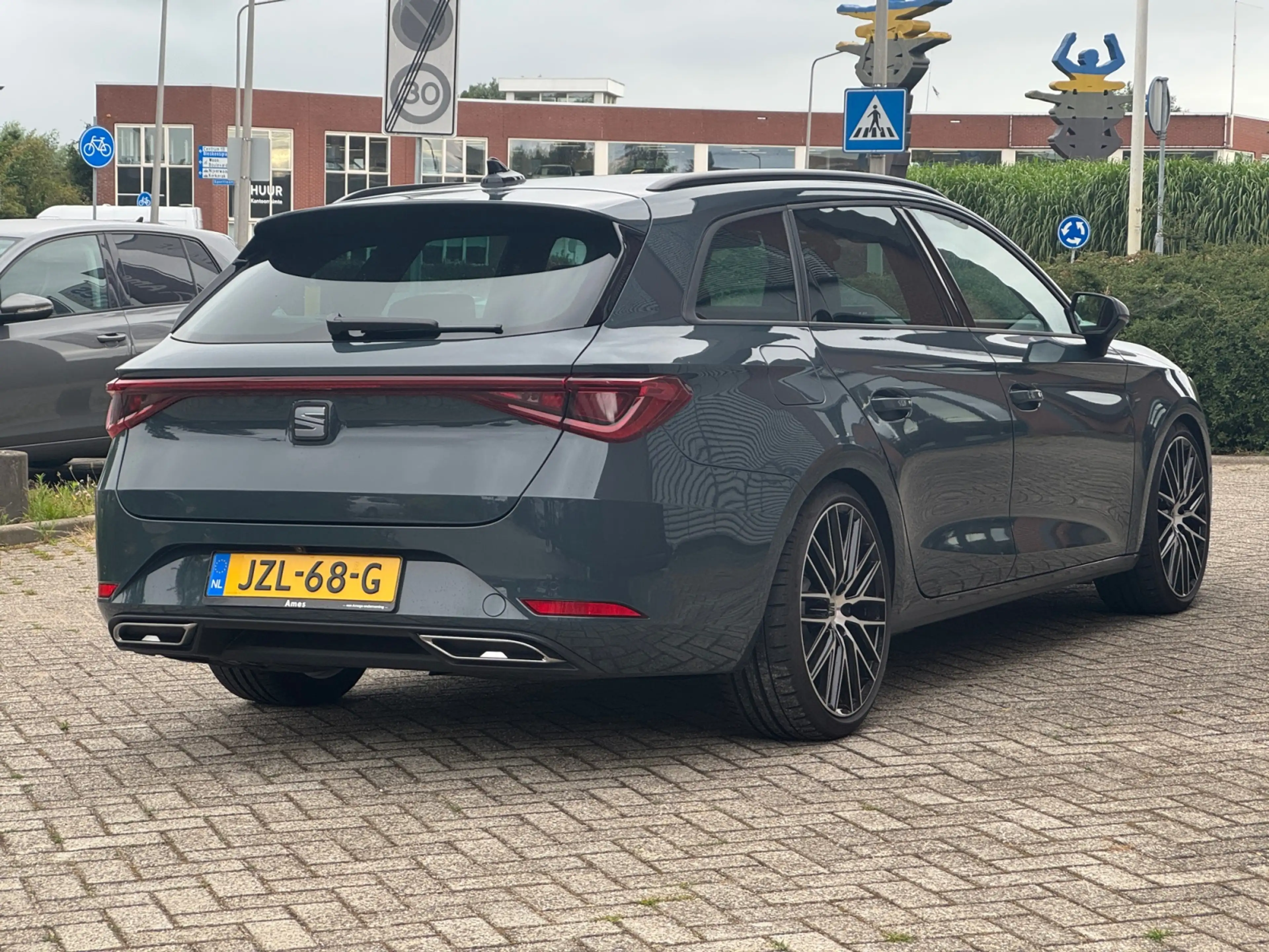 SEAT Leon e-Hybrid Sportstourer 1.5 TSI 204pk DSG FR Business | Trave — photo 11