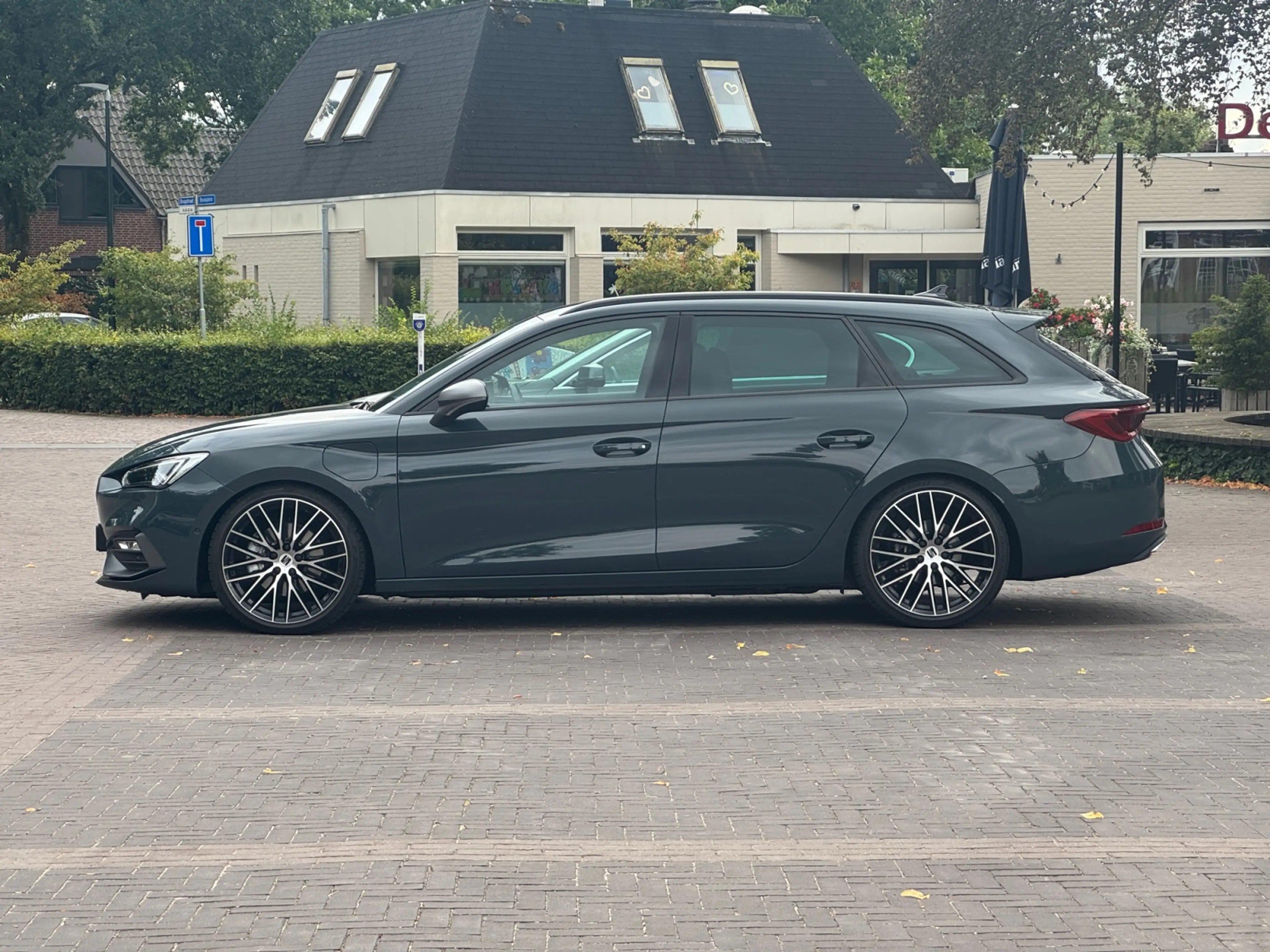 SEAT Leon e-Hybrid Sportstourer 1.5 TSI 204pk DSG FR Business | Trave — photo 4