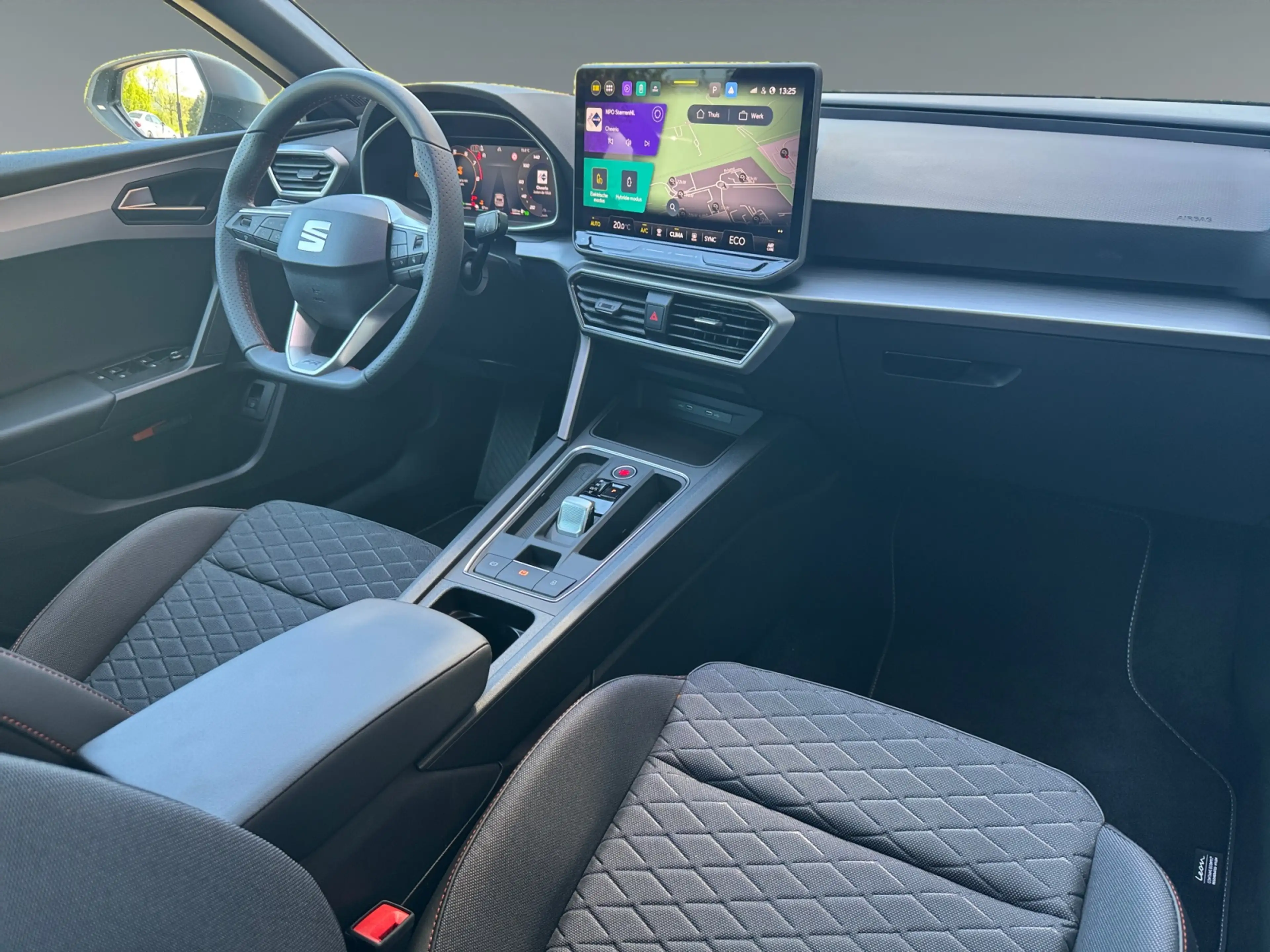 SEAT Leon e-Hybrid Sportstourer 1.5 TSI 204pk DSG FR Business | Trave — photo 2