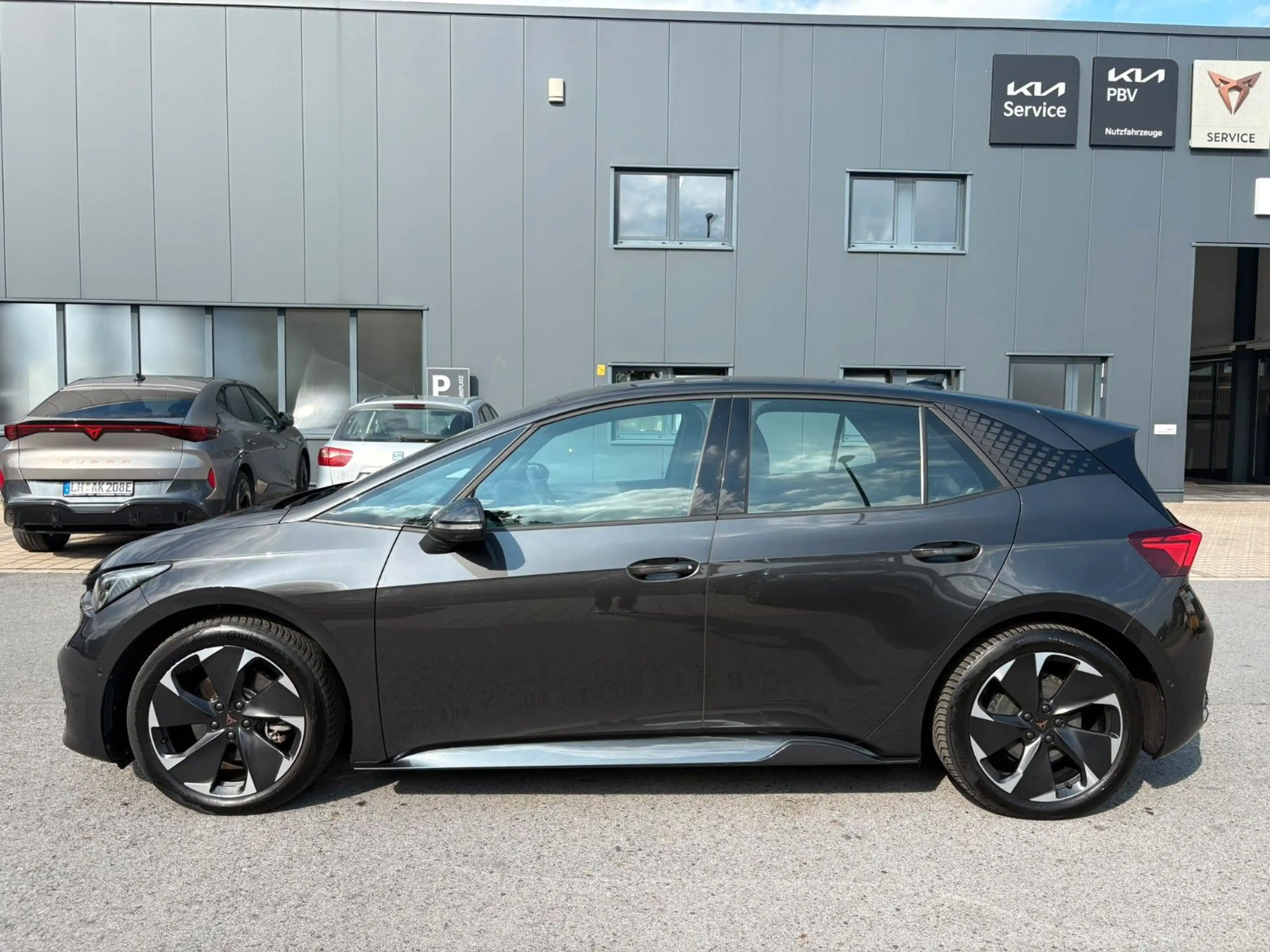 CUPRA Born *GJR*Pilot XL*PanoDach* — photo 8