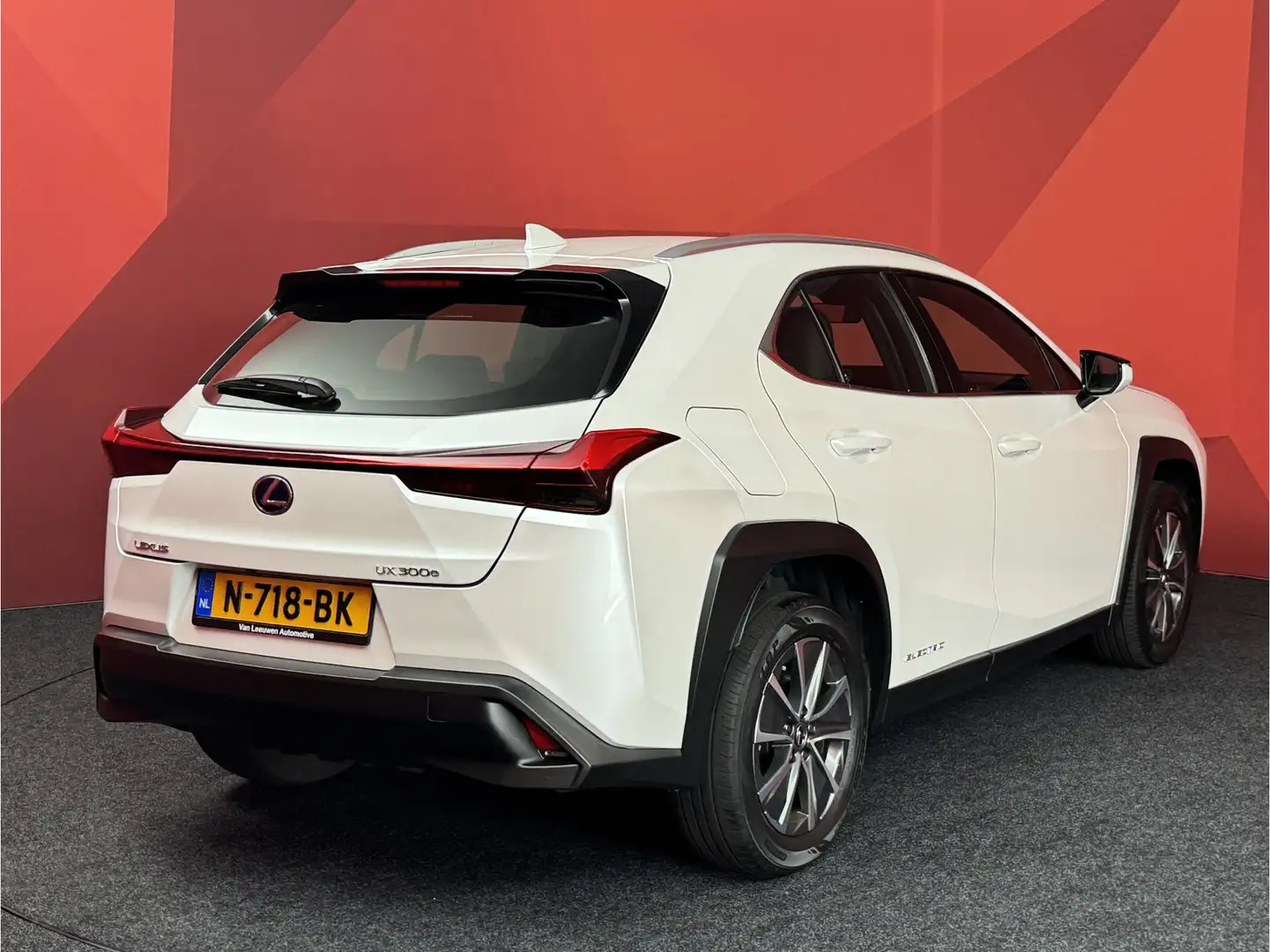Lexus UX 300e Business 54 kWh | Adaptive Cruise | Clima | Rijmod Wit - 2
