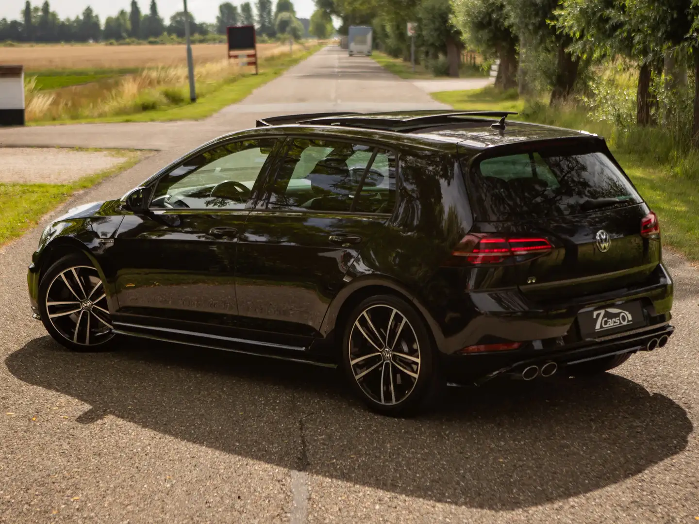 Volkswagen Golf R 4Motion 300 PK Pano Leer Camera Export Noir - 2