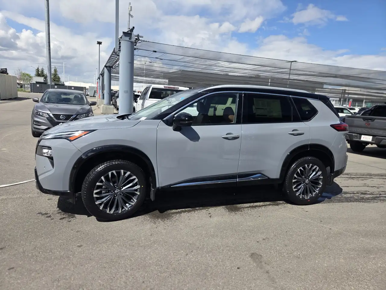 Nissan Rogue снимка Nissan Rogue