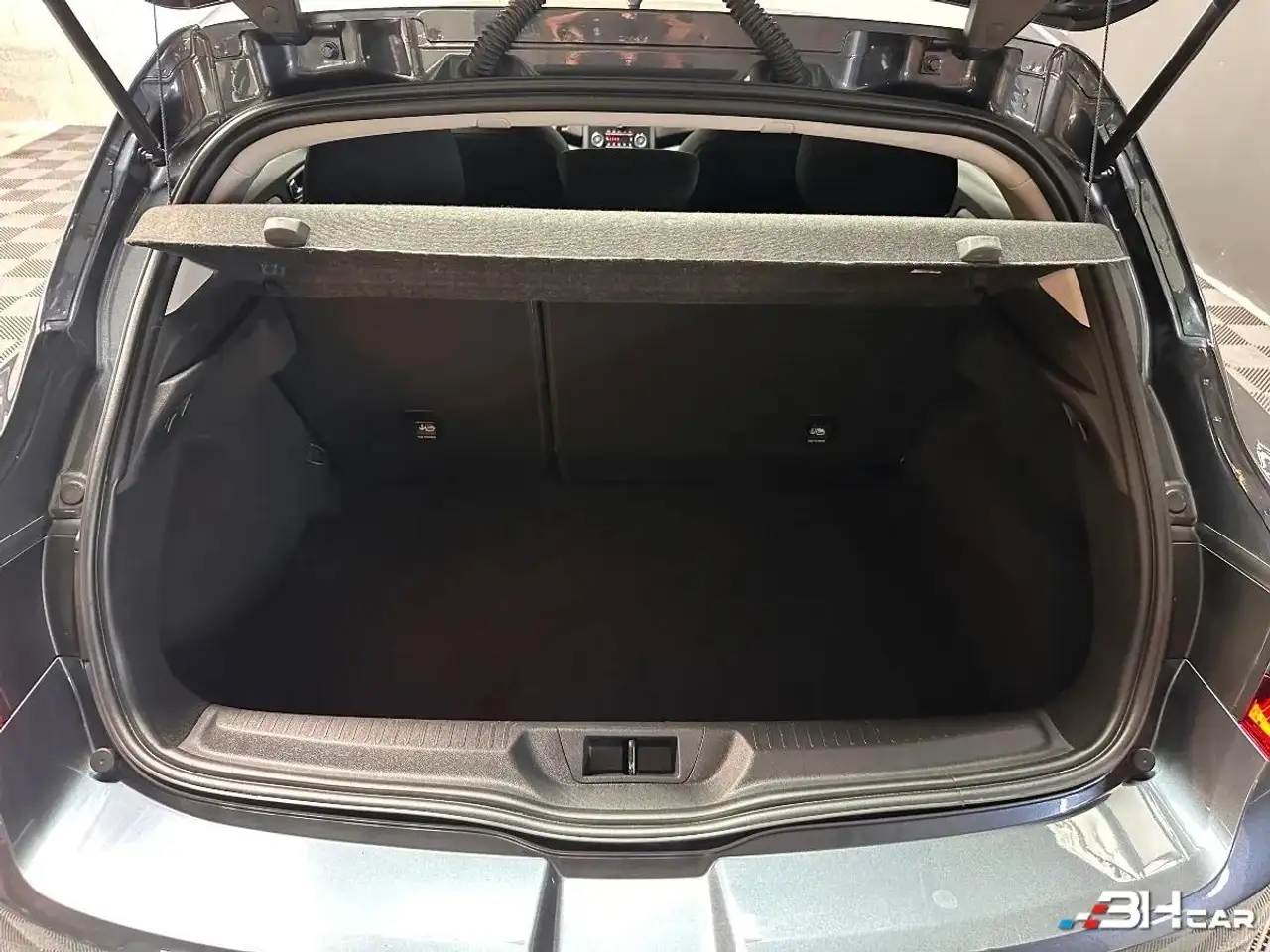 Renault Megane Berline — photo 17