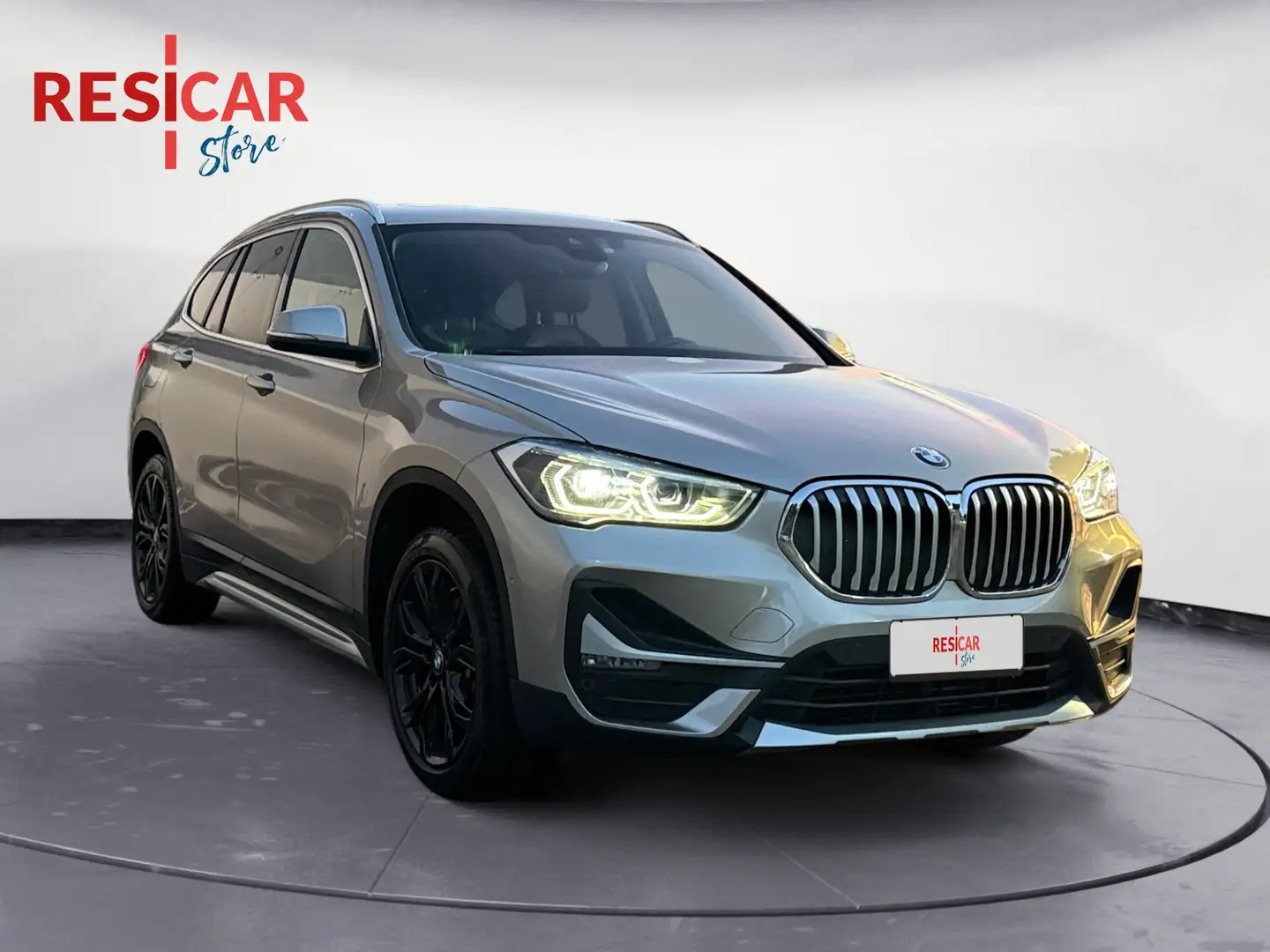 BMW X1 sdrive18d xLine auto Bronze - 1