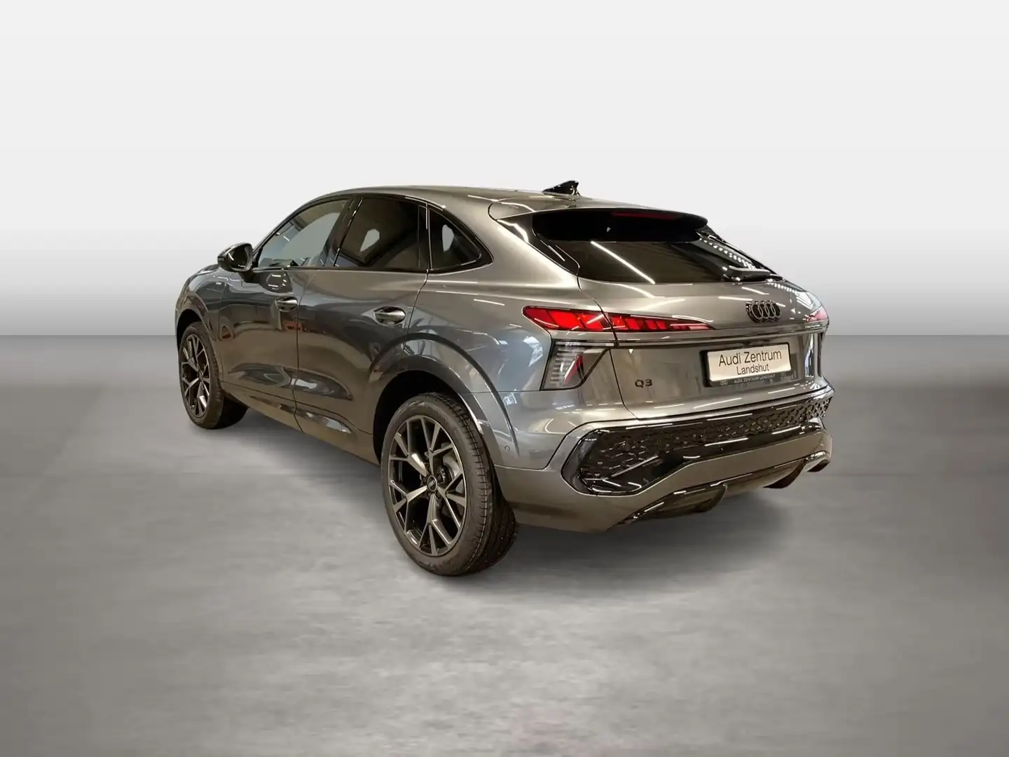 Audi Q3 Q3 35 1.5 tfsi Identity Black S Line s-tronic 2025 Grigio - 2