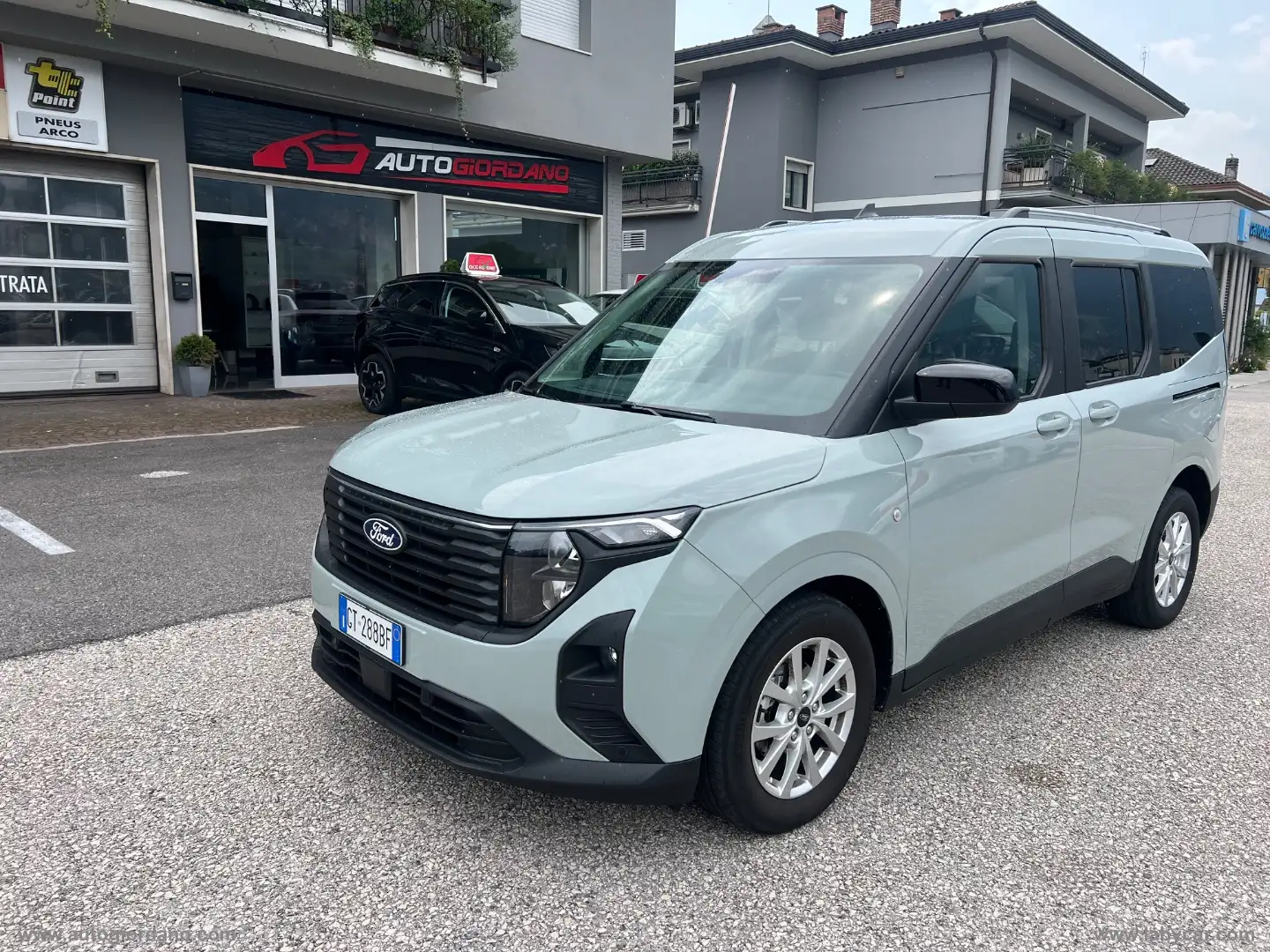 Ford Tourneo Courier 1.0 EcoBoost Pow. Tit. Gris - 1