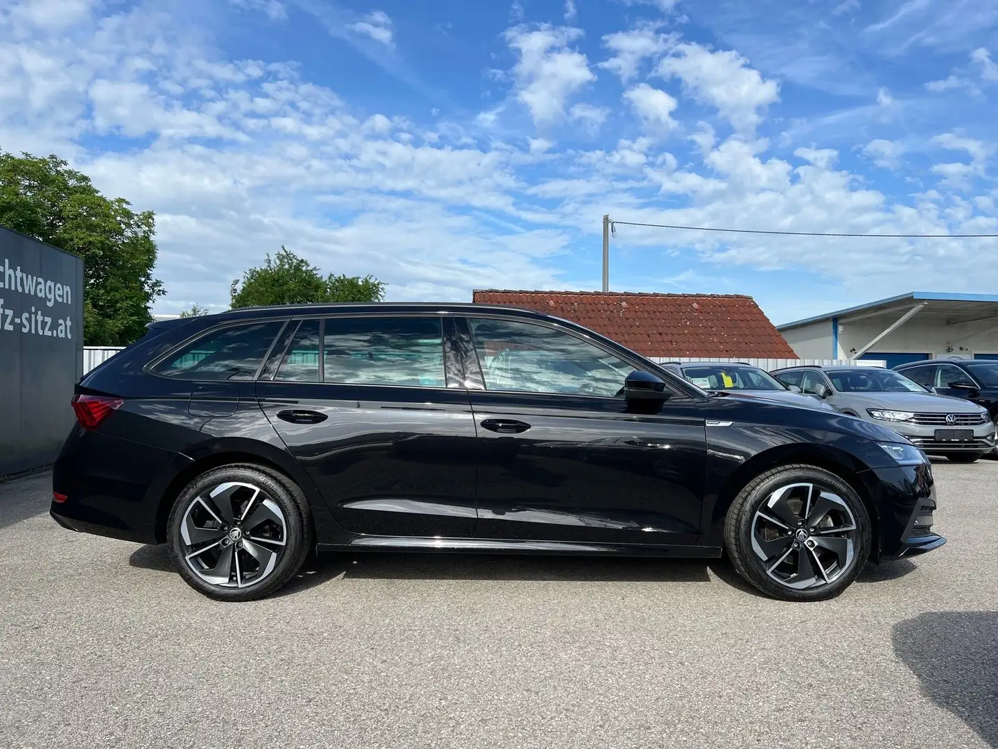 Skoda Octavia Combi 2,0 TDI Sportline DSG | NP: €49.000 Schwarz - 2