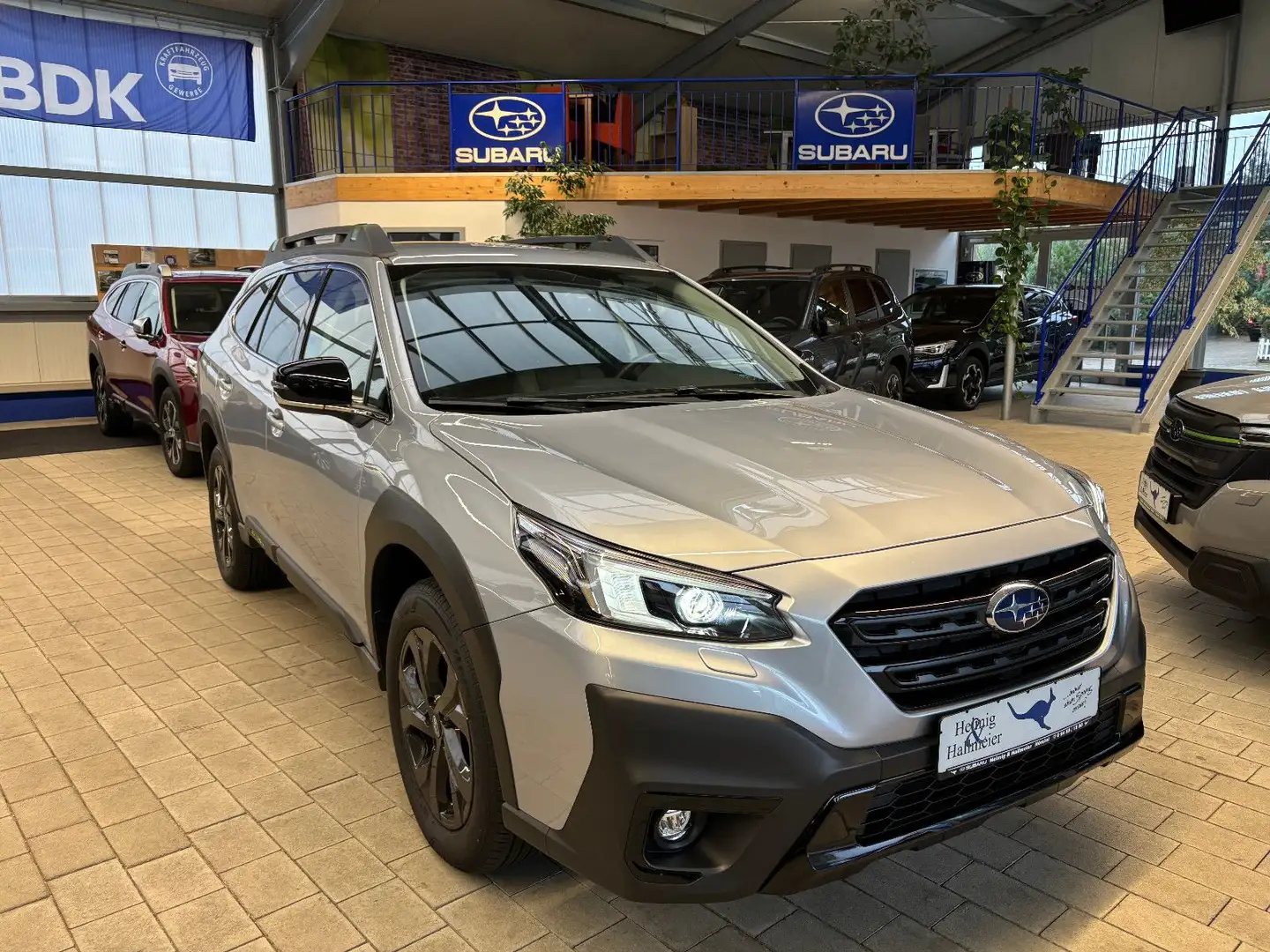 Subaru OUTBACK Edition Exclusive Cross Silber - 1