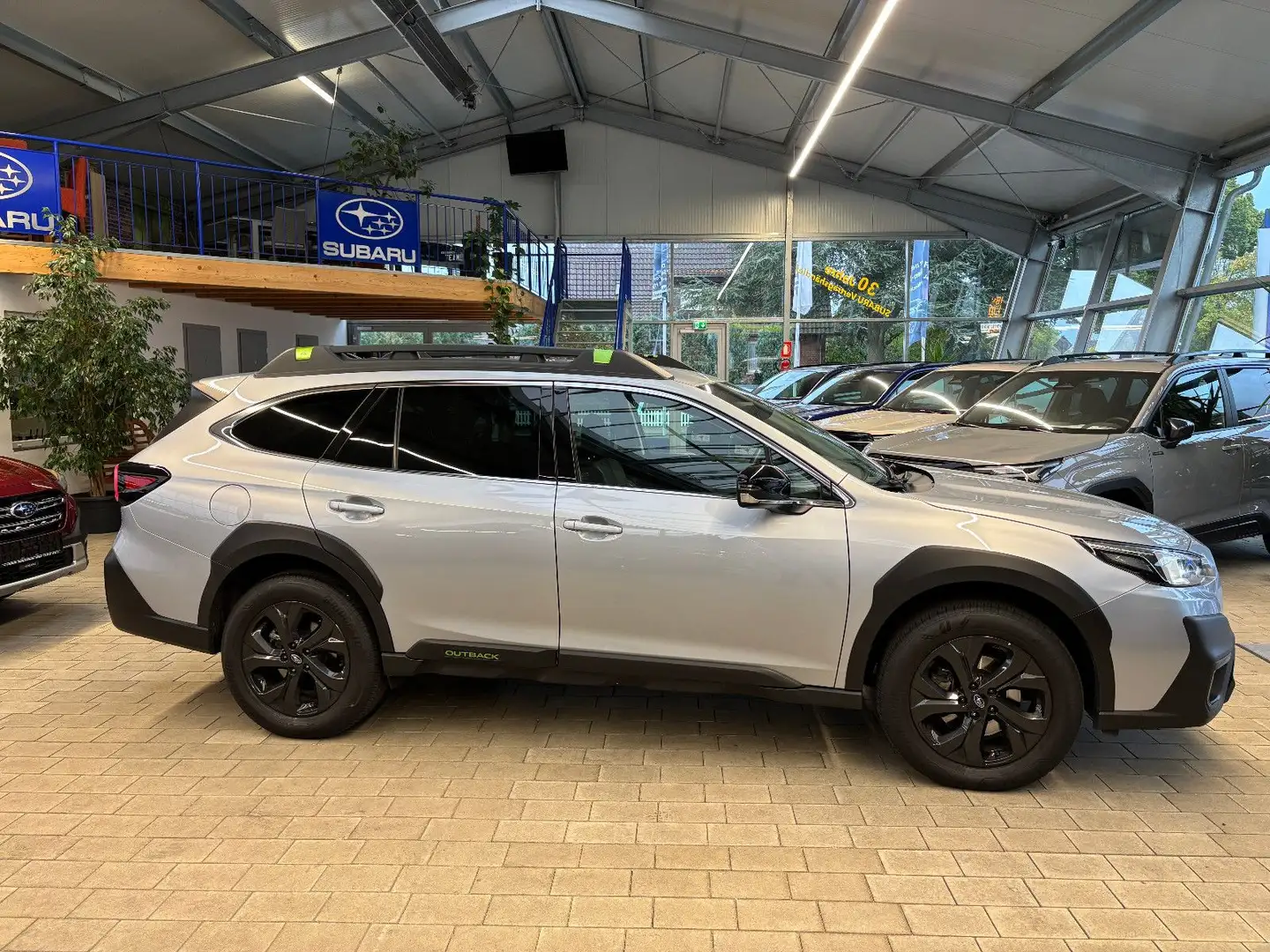 Subaru OUTBACK Edition Exclusive Cross Silber - 2