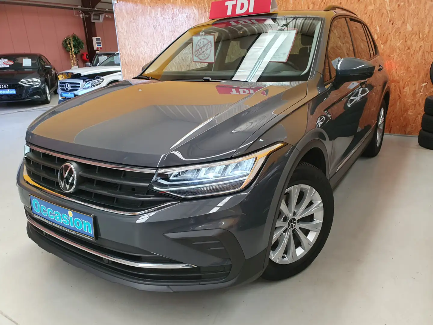 Volkswagen Tiguan 2.0TDI 150 LIFE Gris - 1
