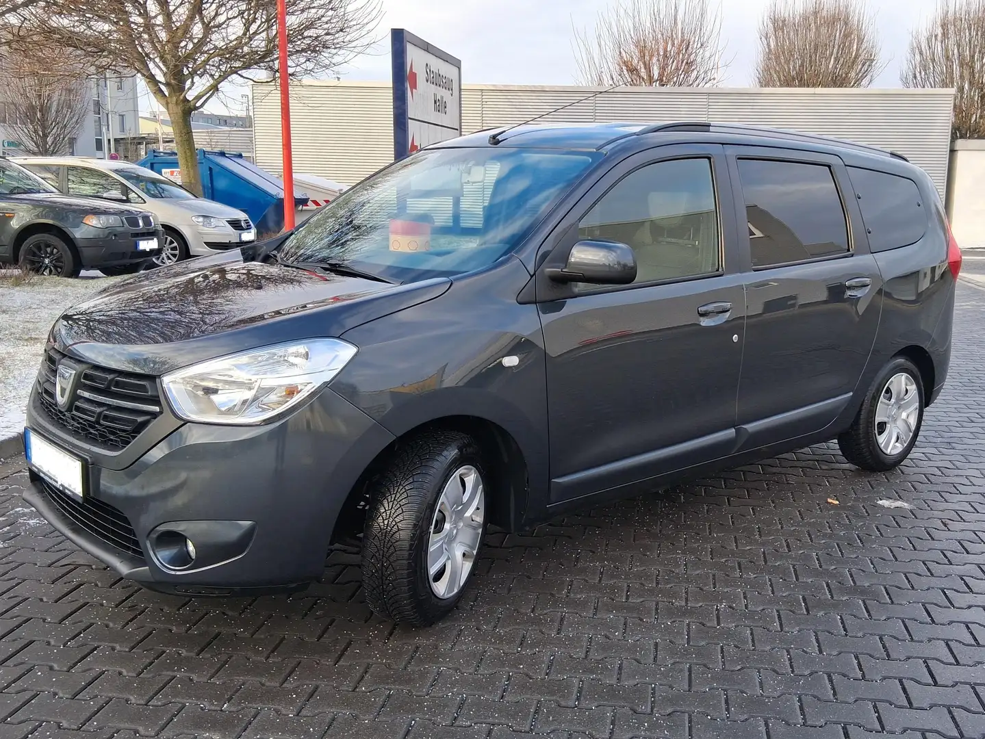 Dacia Lodgy Lodgy 1.6 SCe 100 LPG Laureate 7-Sitzer nahezu Vollausstattung Grau - 1
