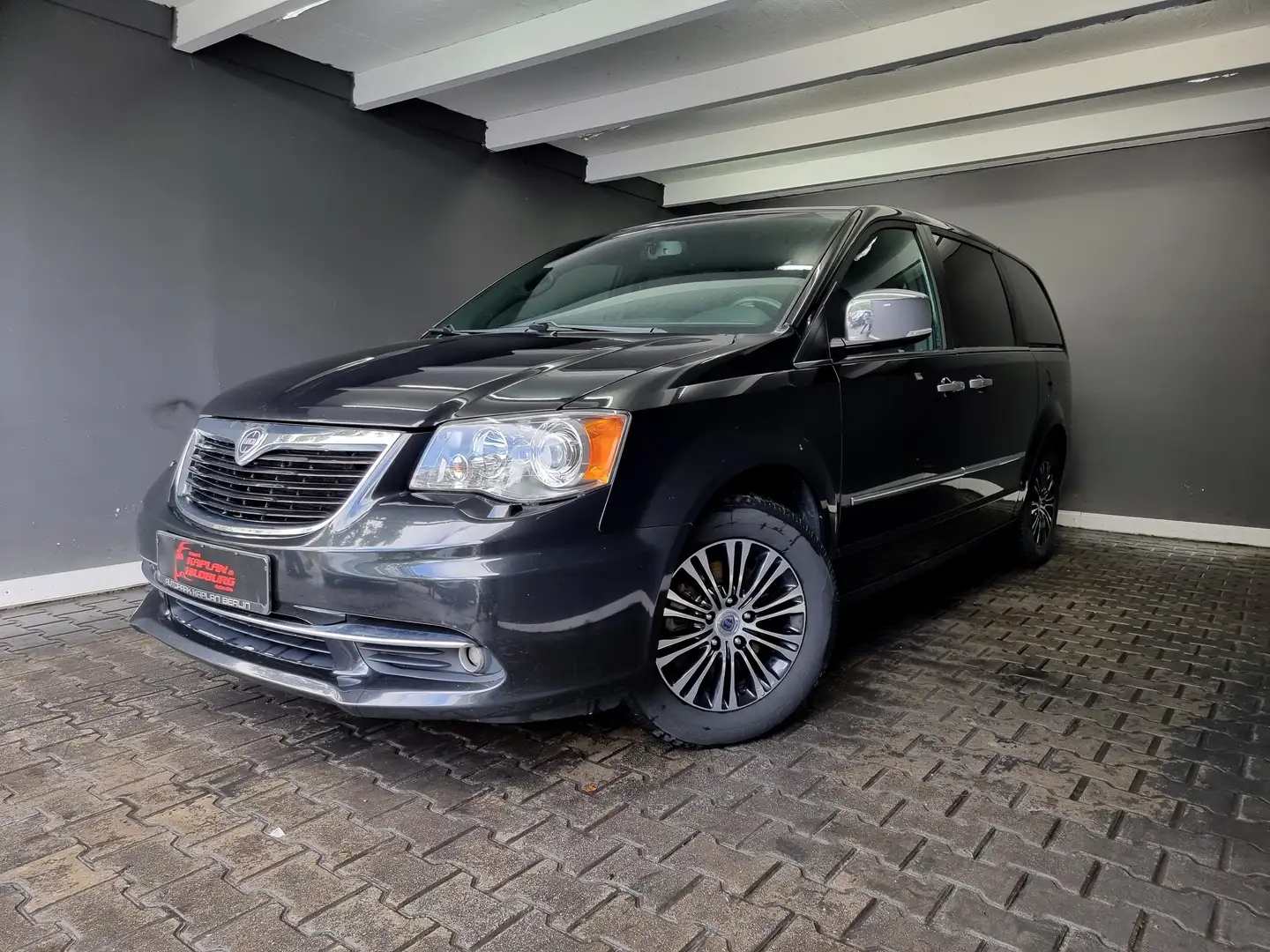 Lancia Voyager S 2,8 CRD, 7 SITZER, R-KAMERA, NAVI, PARKTRONIK Schwarz - 1