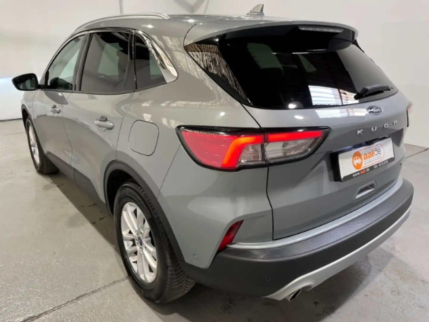 Ford Kuga 2.5 Duratec PHEV Titanium Automatik EU6d Srebrny - 2