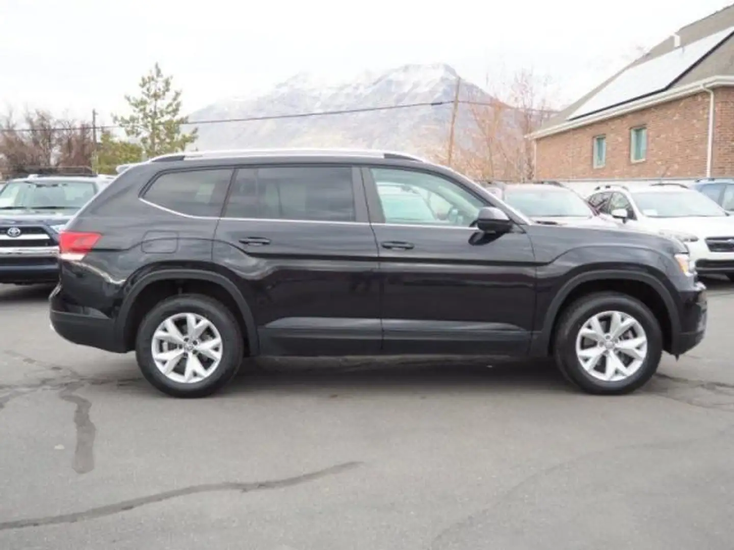 Volkswagen Atlas 3.6L V6 4 Motion SE Чорний - 2