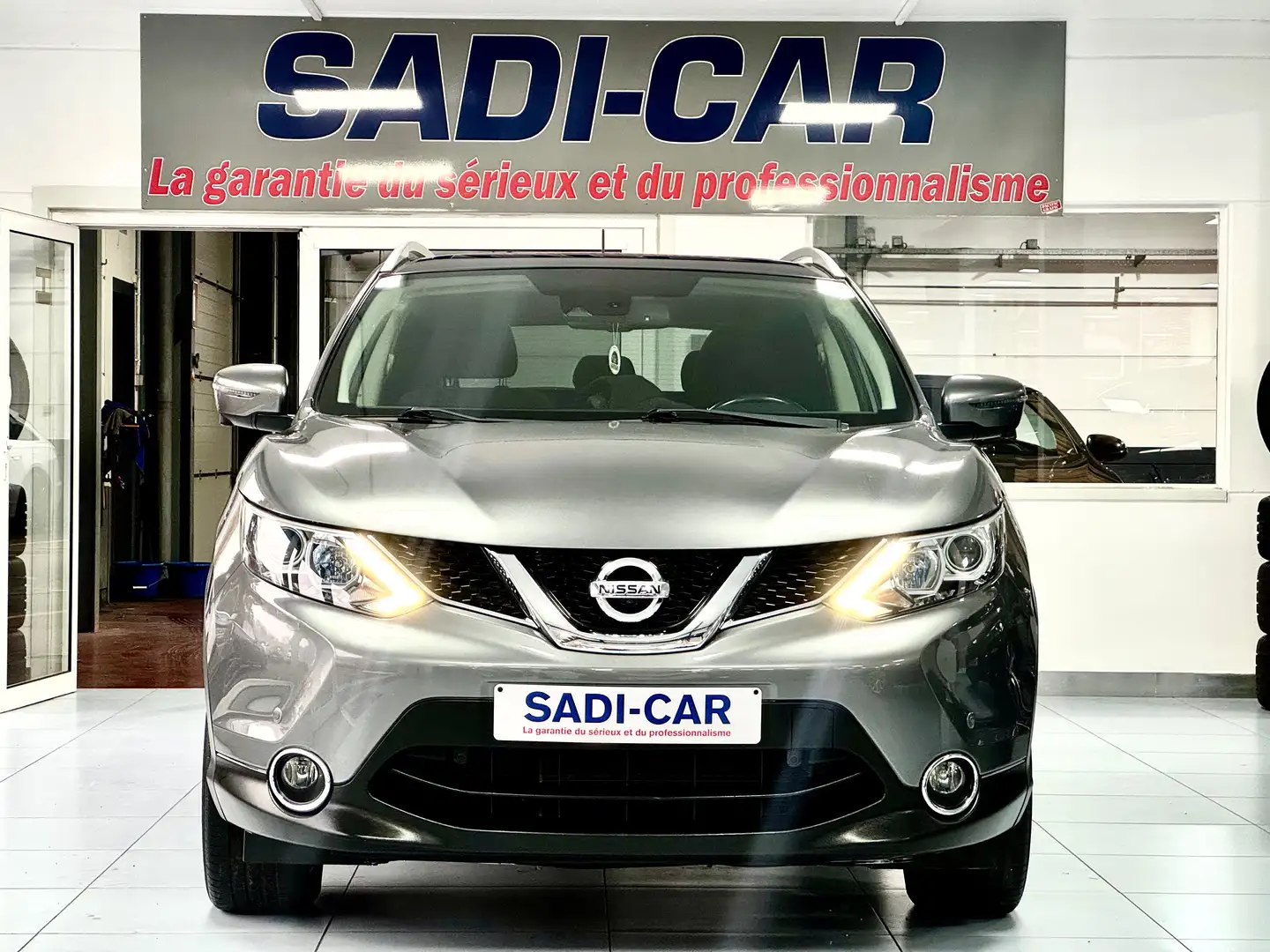 Nissan Qashqai 1.2 DIG-T 115cv N-Connecta + Pack DESIGN Grijs - 2