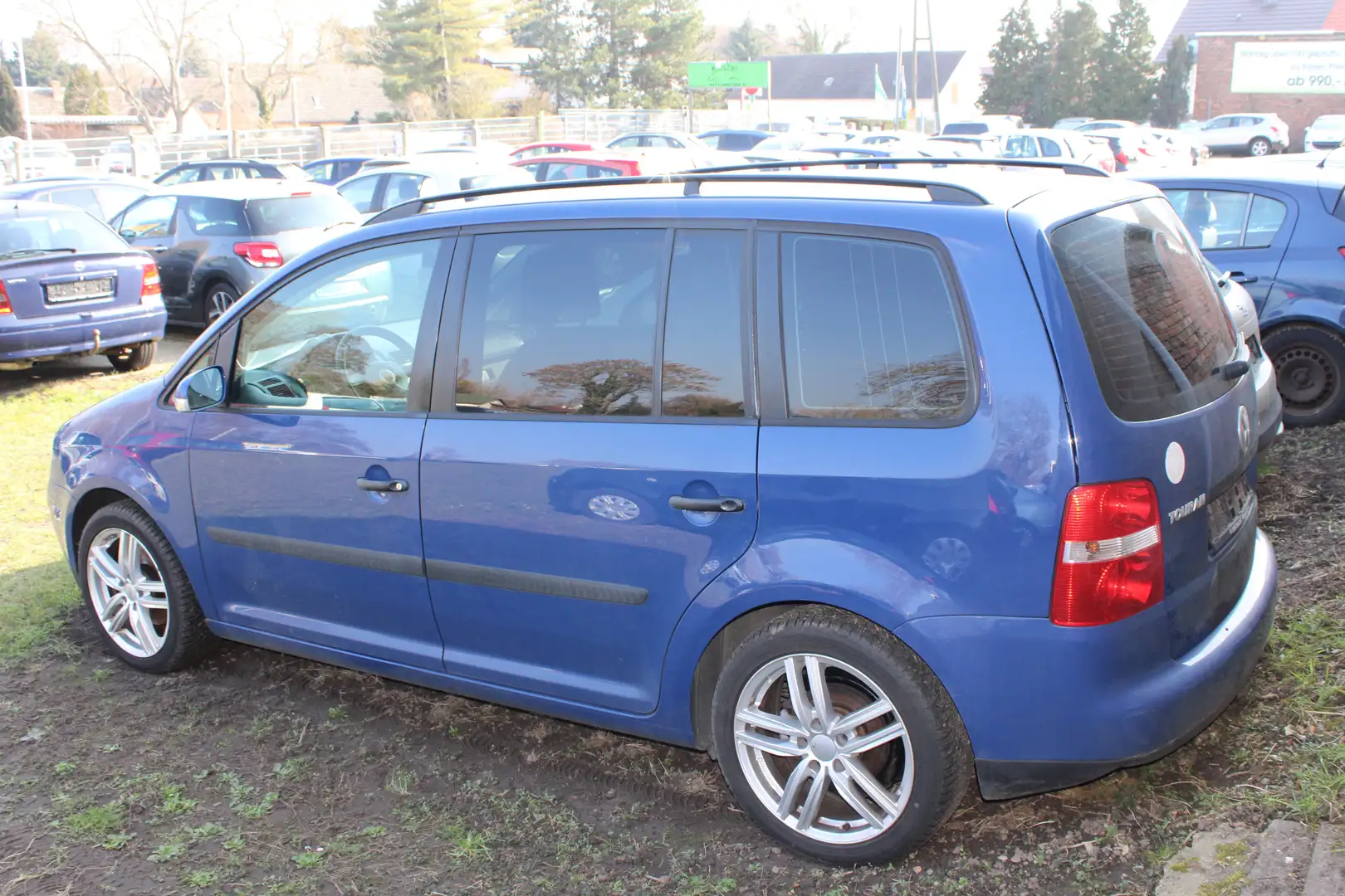 Volkswagen Touran Touran 1.6 FSI*Klima*Allwetterreifen*7Sitze* Blau - 2
