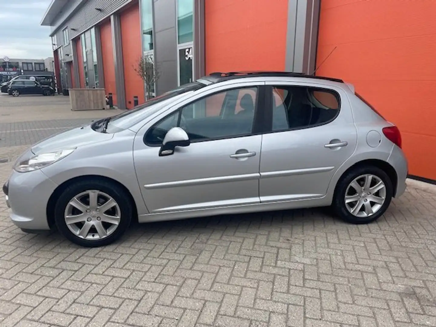 Peugeot 207 1.6 VTi XS Pack 5 drs AUTOMAAT Grijs - 2