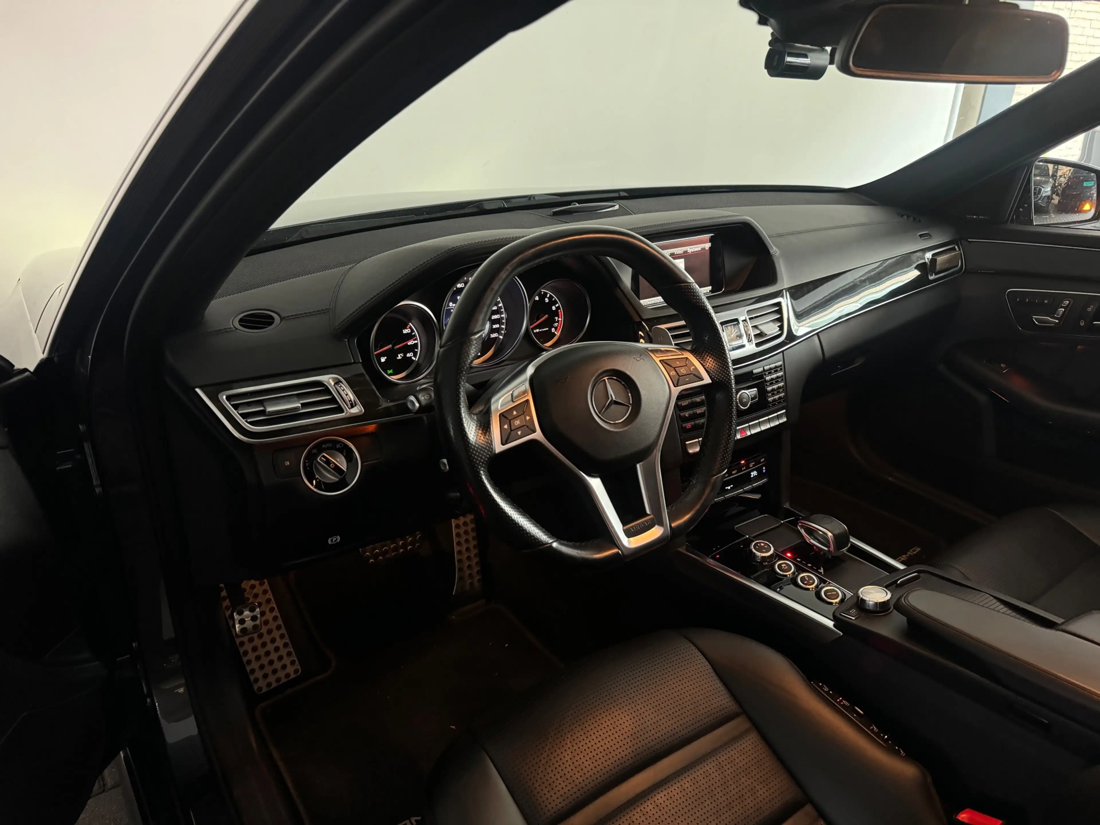 Mercedes-Benz E 63 AMG 4MATIC — photo 2