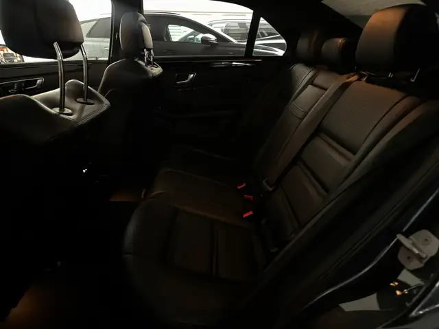 Mercedes-Benz E-Class view 28