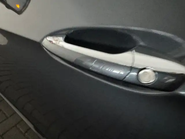 Mercedes-Benz E-Class view 26