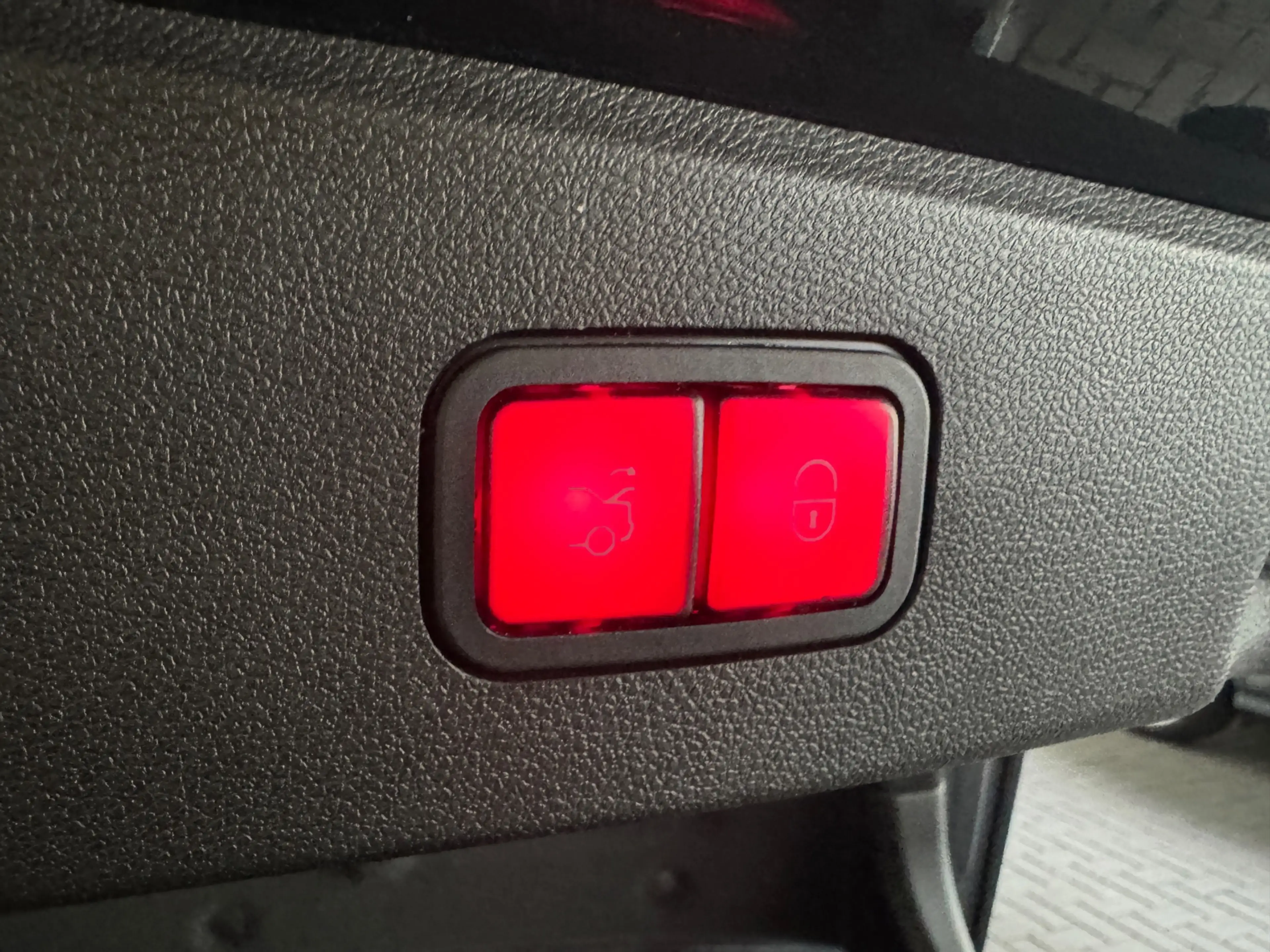 Mercedes-Benz E 63 AMG 4MATIC — photo 12