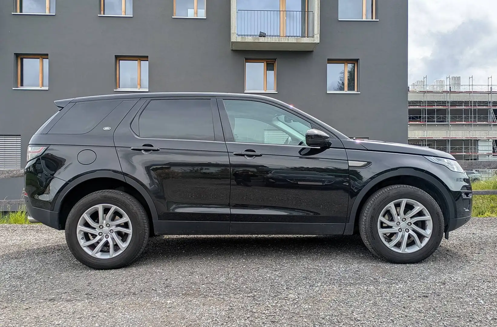 Land Rover Discovery Sport Discovery Sport 2,0 SD4 4WD SE Aut. SE Schwarz - 2