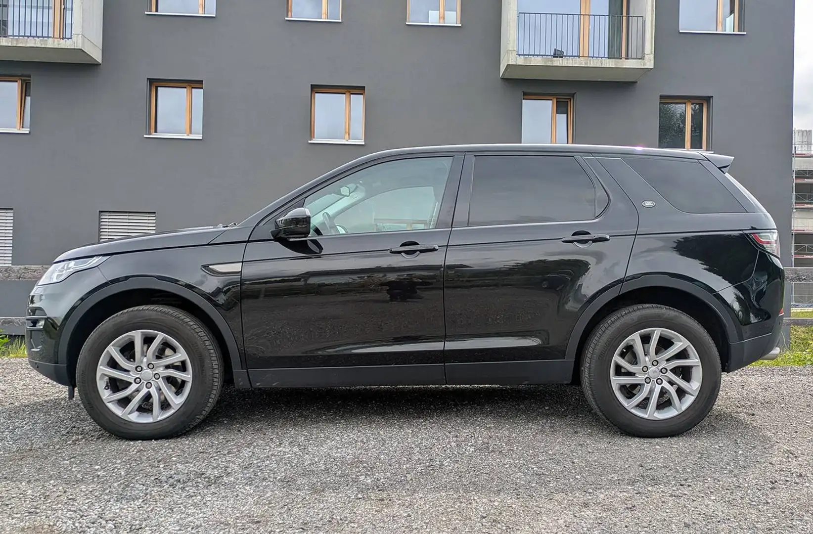 Land Rover Discovery Sport Discovery Sport 2,0 SD4 4WD SE Aut. SE Schwarz - 1