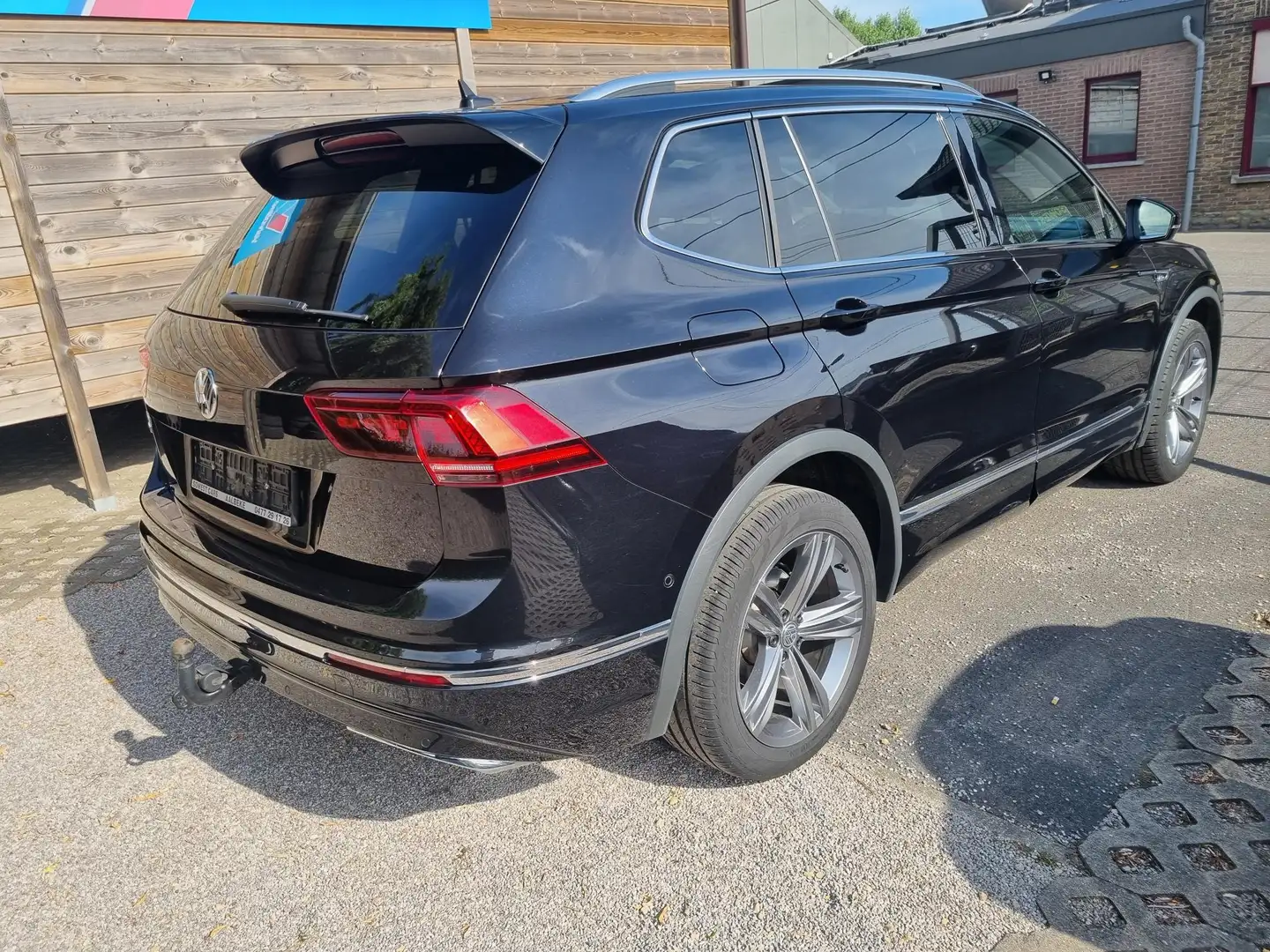 Volkswagen Tiguan Allspace 1.5 TSI ACT Platinum OPF DSG/R-LINE Zwart - 2