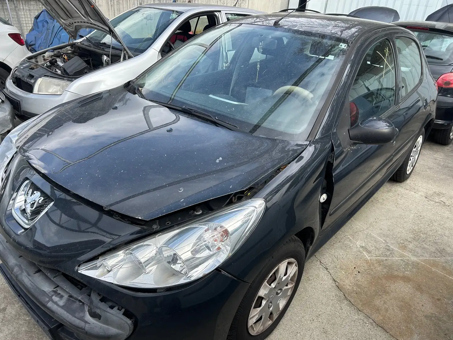 Peugeot 206 Basis Grau - 2