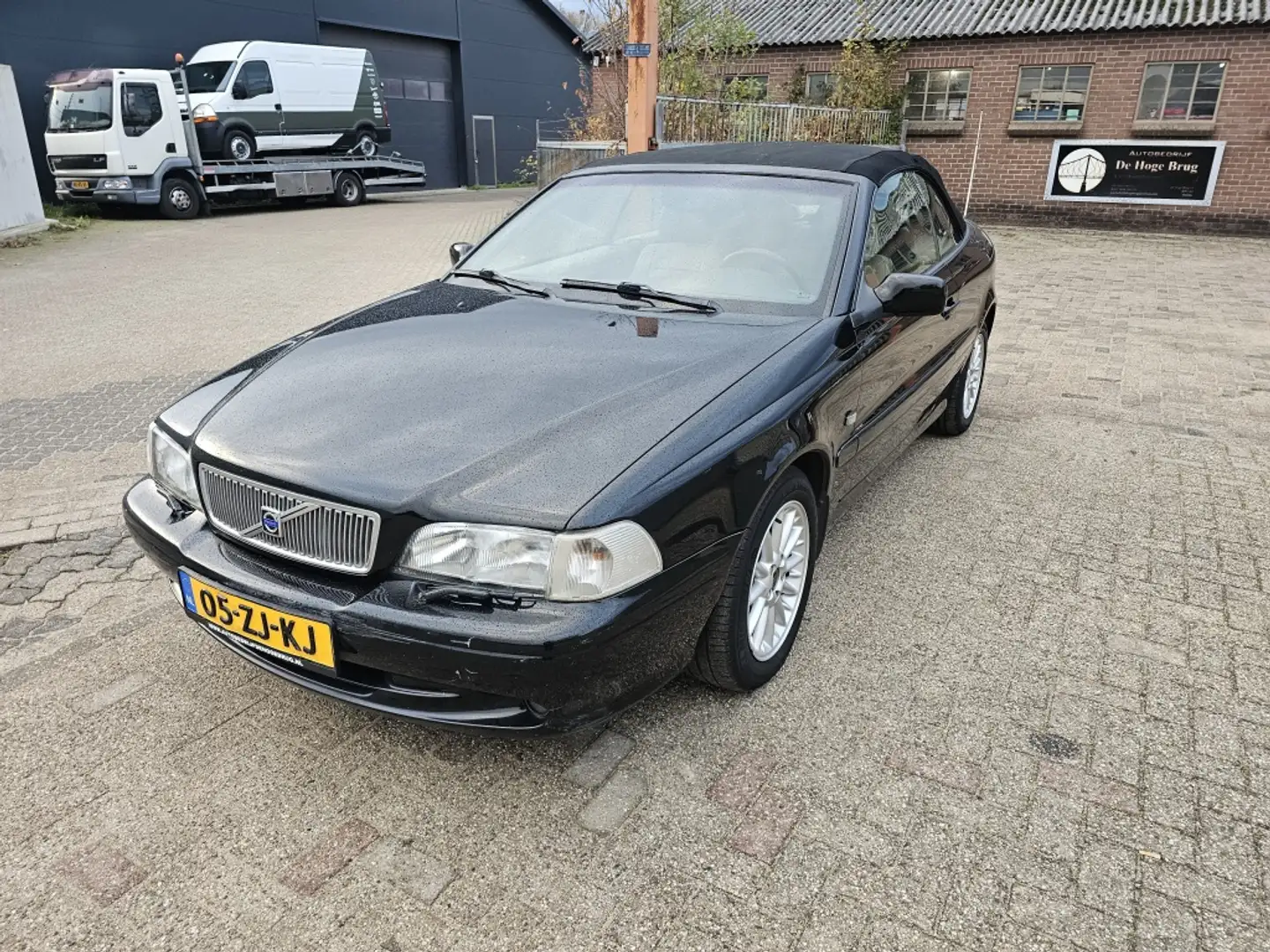 Volvo C70 Convertible 2.4 T,Apk,Nap,Airco,Cabrio,Apk Zwart - 1
