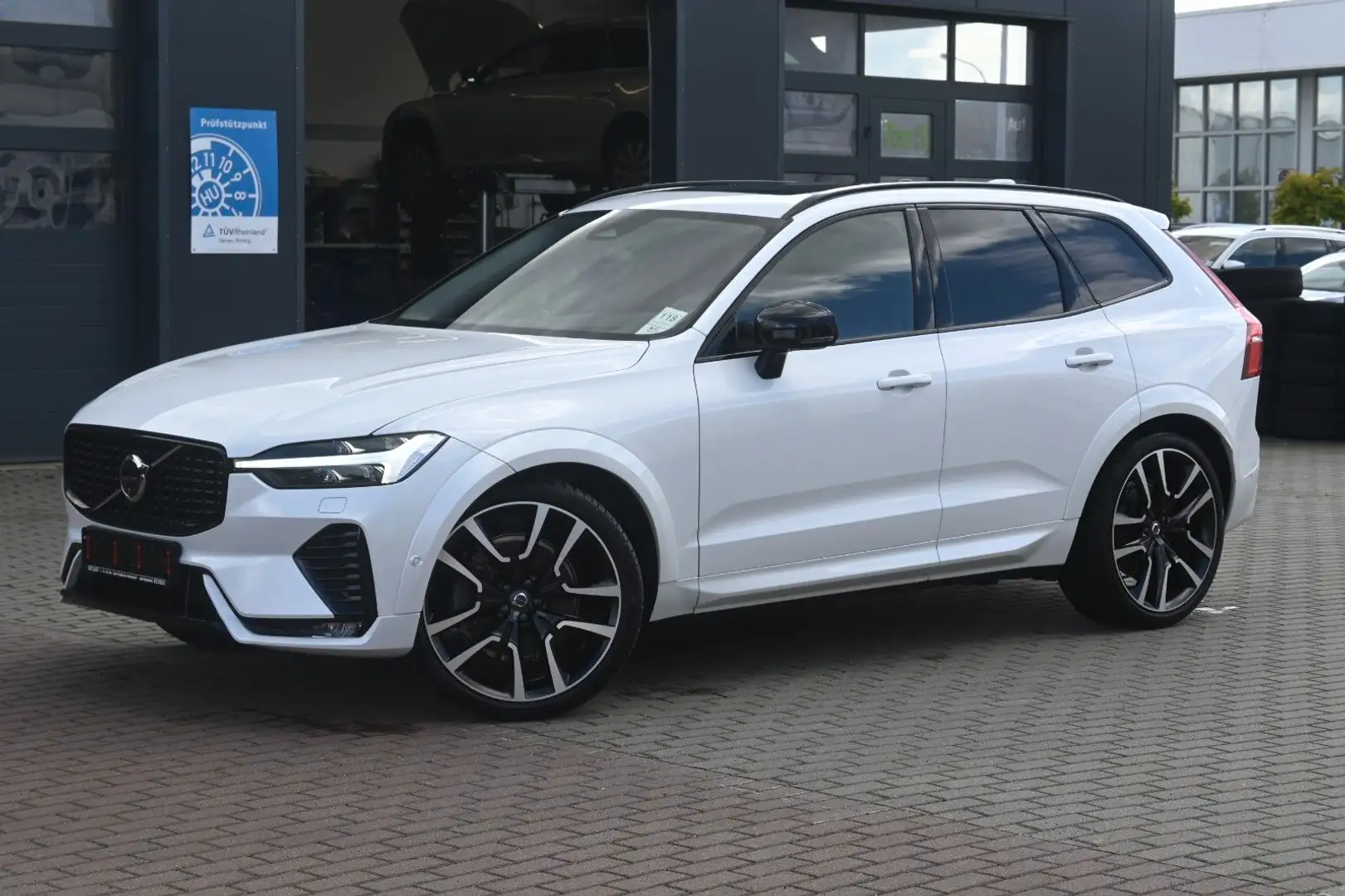 Volvo XC60 UltimateDark AWD*MASS*LUFT*HUD*B&W*22"*360° Weiß - 1