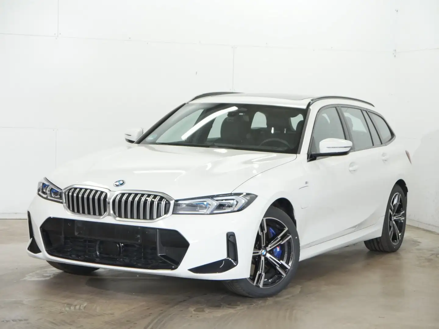 BMW 330 e xDrive Touring M Sportpaket*AHK*DAPro*HiFi* Weiß - 1