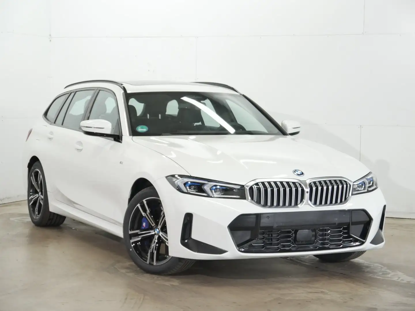 BMW 330 e xDrive Touring M Sportpaket*AHK*DAPro*HiFi* Weiß - 2
