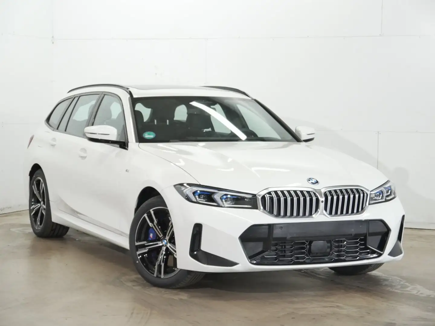 BMW 330 e xDrive Touring M Sportpaket*AHK*DAPro*HiFi* Weiß - 2
