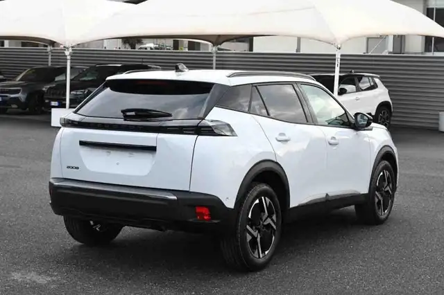 Peugeot 2008 view 3