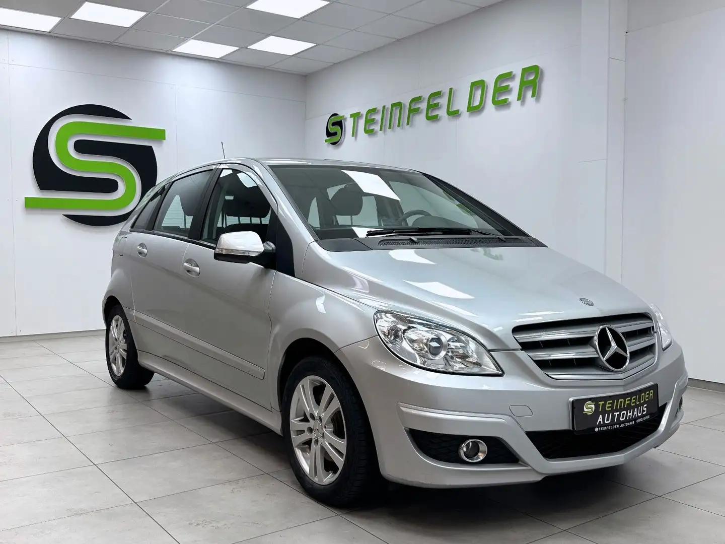 Mercedes-Benz B 180 CDI / AHK / NAVI / SHZ Silber - 1