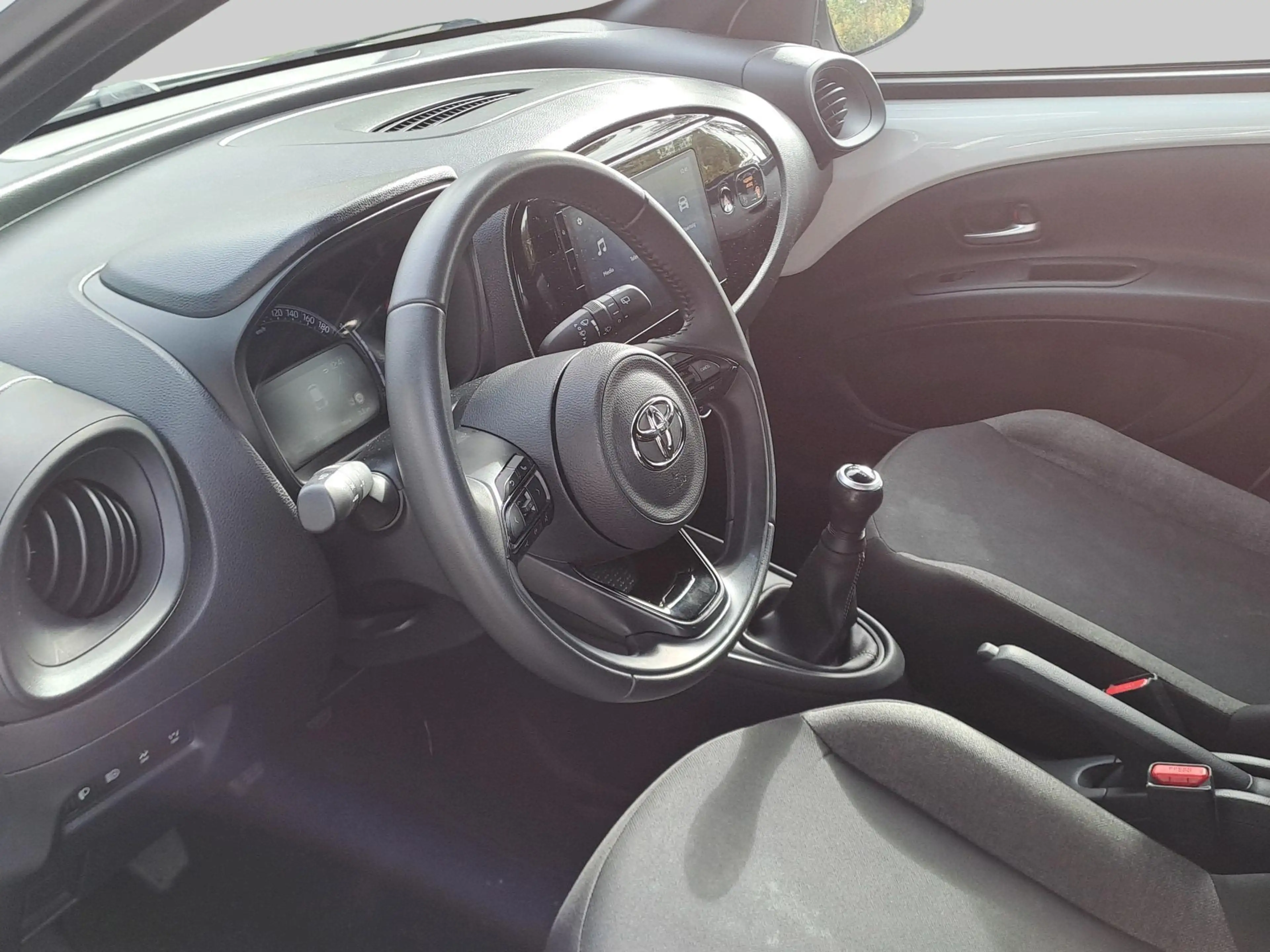 Toyota Aygo X 1.0 VVT-i MT Play — photo 13
