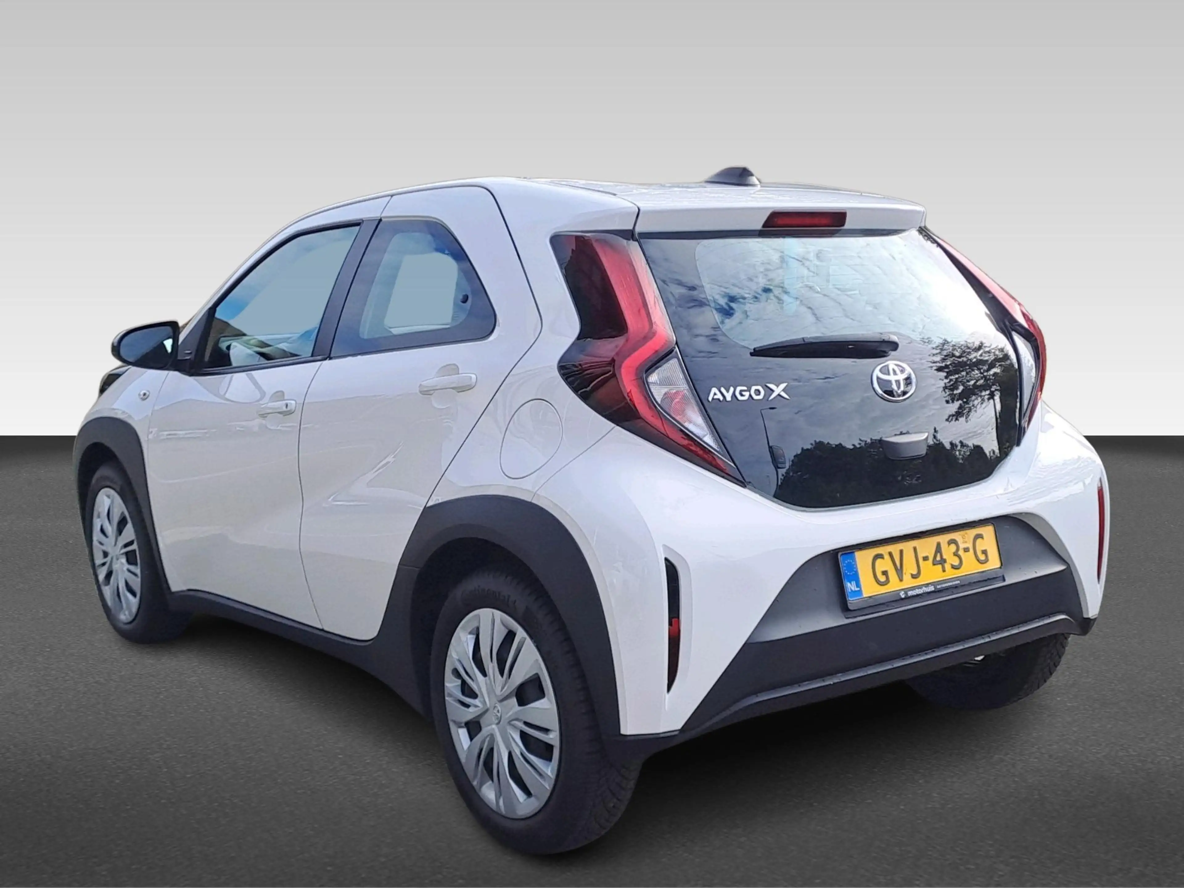 Toyota Aygo X 1.0 VVT-i MT Play — photo 3