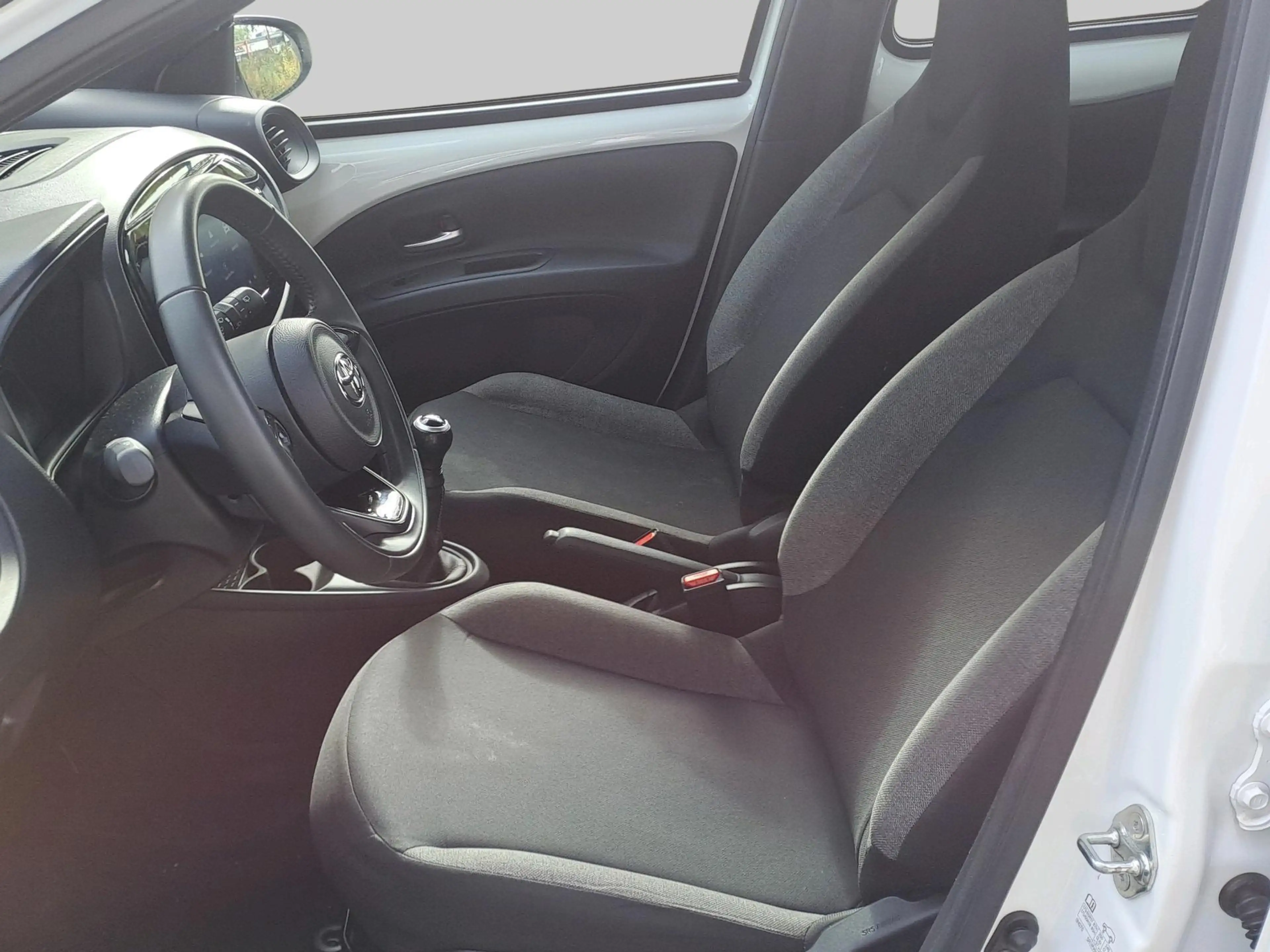 Toyota Aygo X 1.0 VVT-i MT Play — photo 14