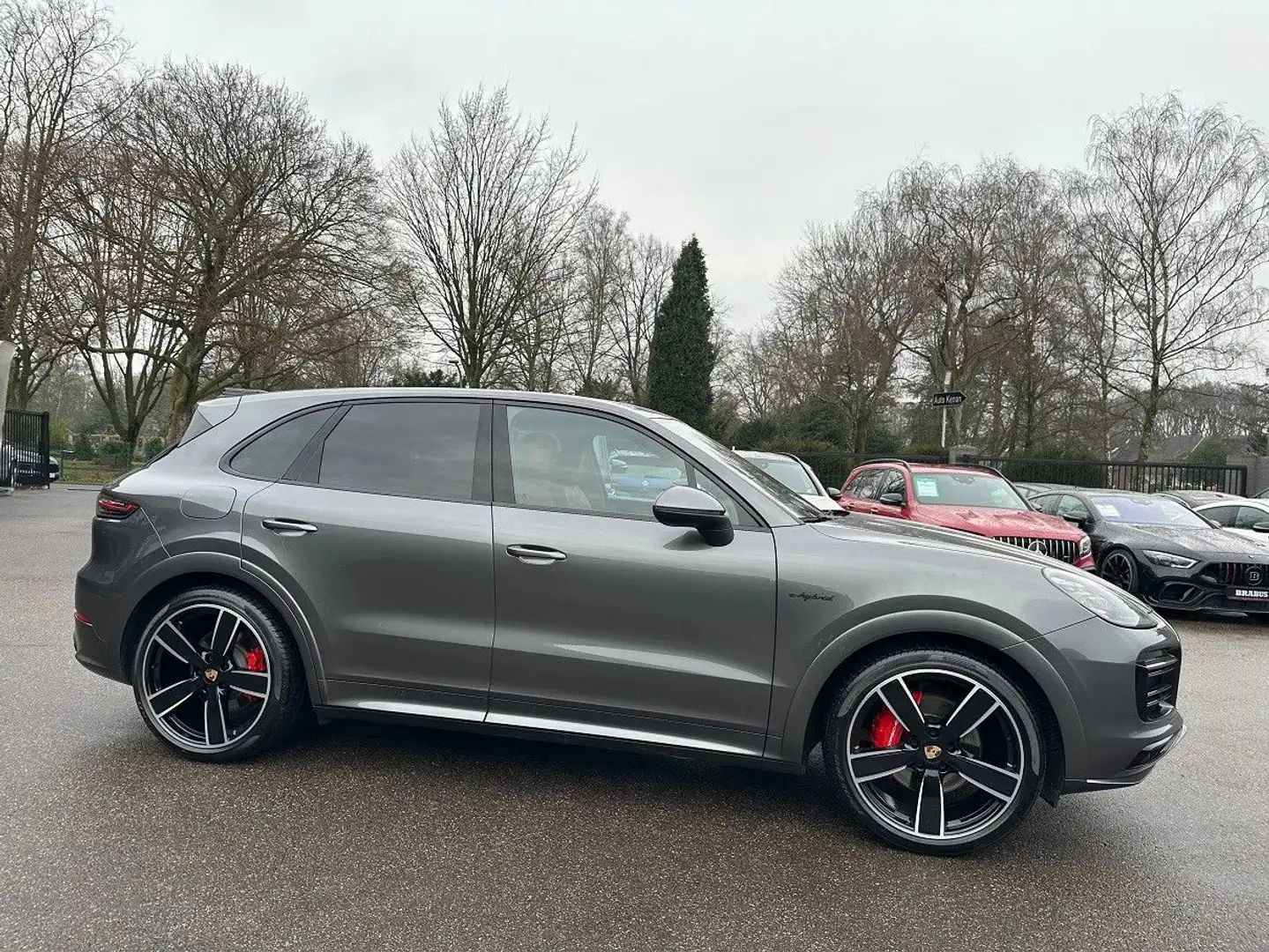 Porsche Cayenne E-Hybrid SportDesign ACC/LederRot/AGA/22 Gris - 2
