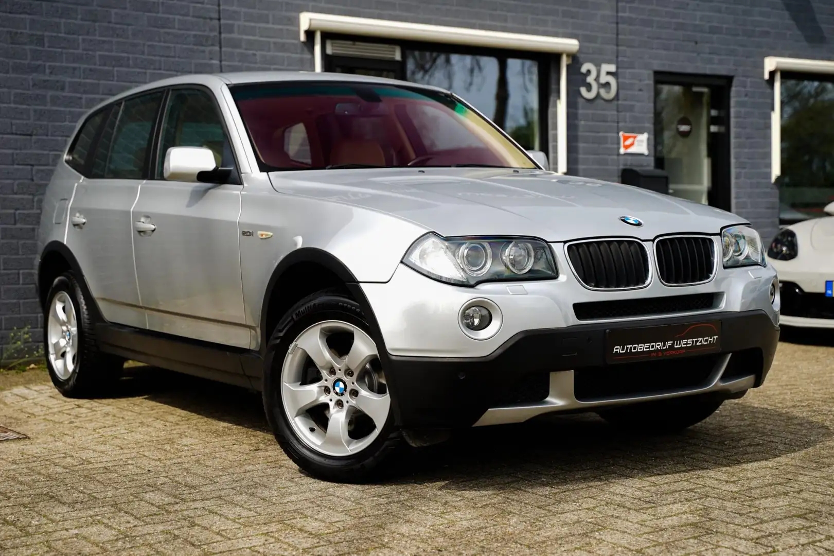 BMW X3 2.0i Executive 4WD LCI, Leder, Xenon, Youngtimer Zilver - 2