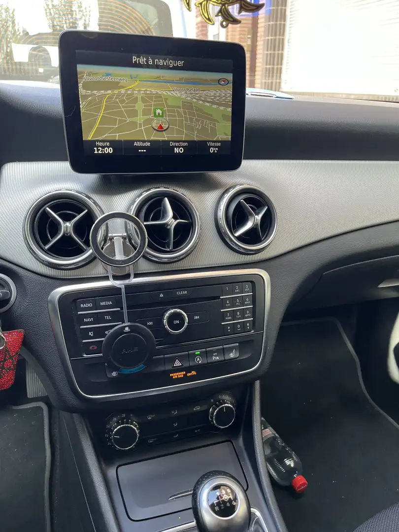 Mercedes-Benz CLA 180 tout terrain ligne AMG - 2