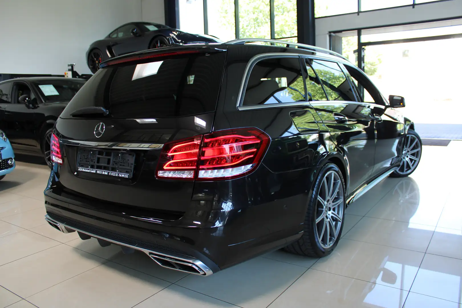 Mercedes-Benz E 63 AMG S T 4MATIC 5.5 V8 585PS SPEEDSHIFT MCT DESIGNO TOP Чорний - 2