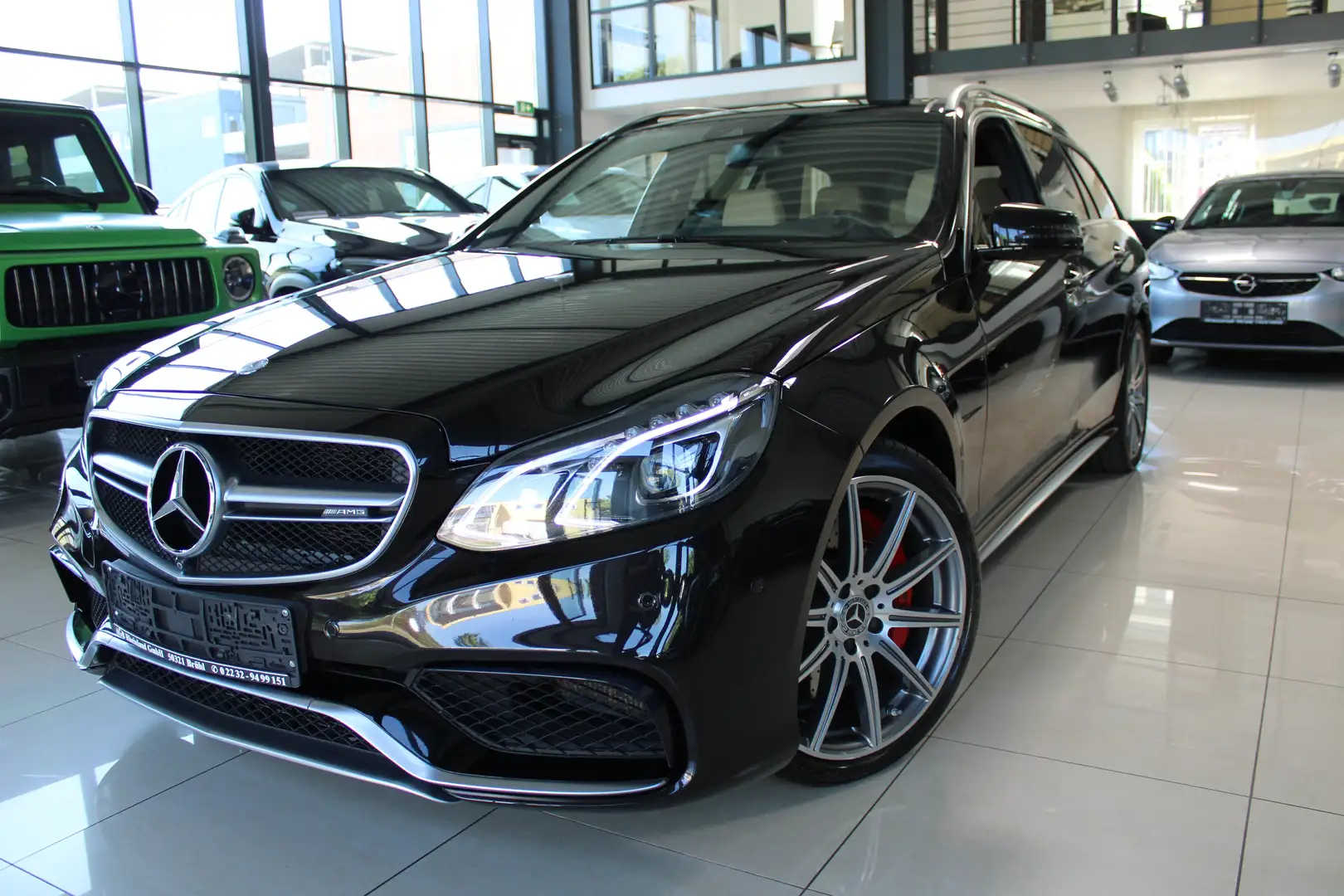 Mercedes-Benz E 63 AMG S T 4MATIC 5.5 V8 585PS SPEEDSHIFT MCT DESIGNO TOP Schwarz - 1