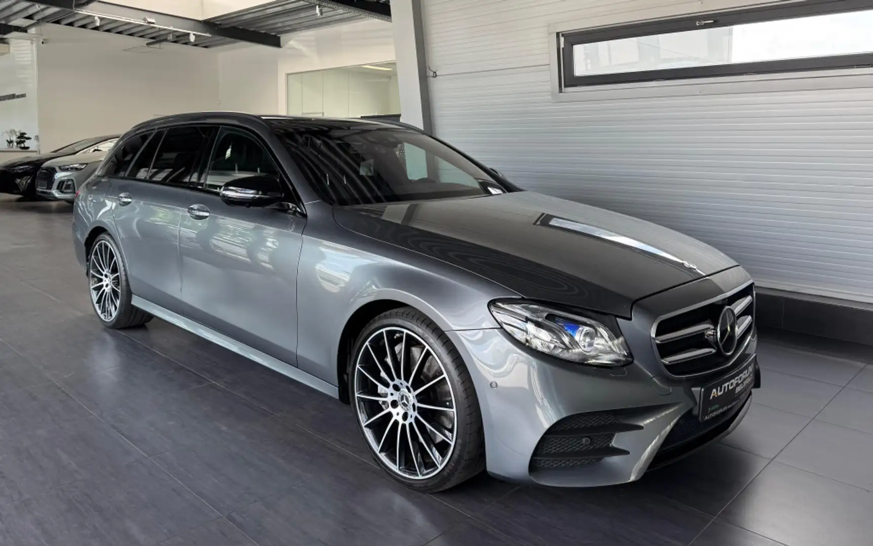 Mercedes-Benz E 400 d 4M T AMG|StHzg|Pano|AHK|Distr+|HUD|LM20 Grau - 1