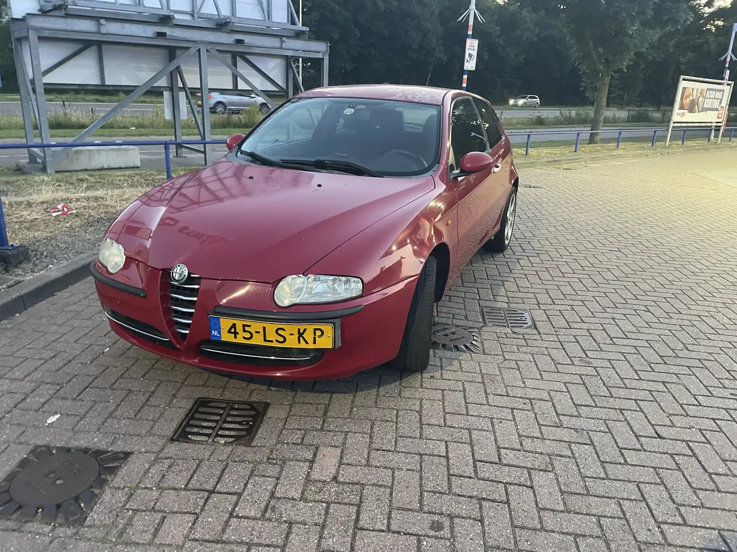 Alfa Romeo 147 1.6 TS Distinctive Rood - 1