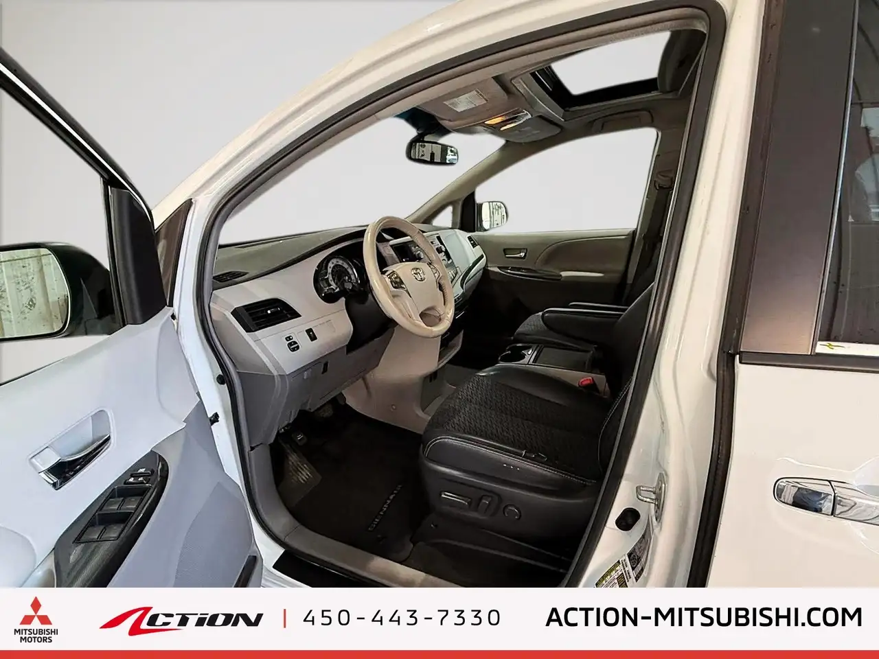 Toyota Sienna снимка Toyota Sienna